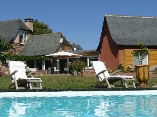 Facade/entrance, Swimming Pool in Chambre d'Hotes Le Ponsonnet