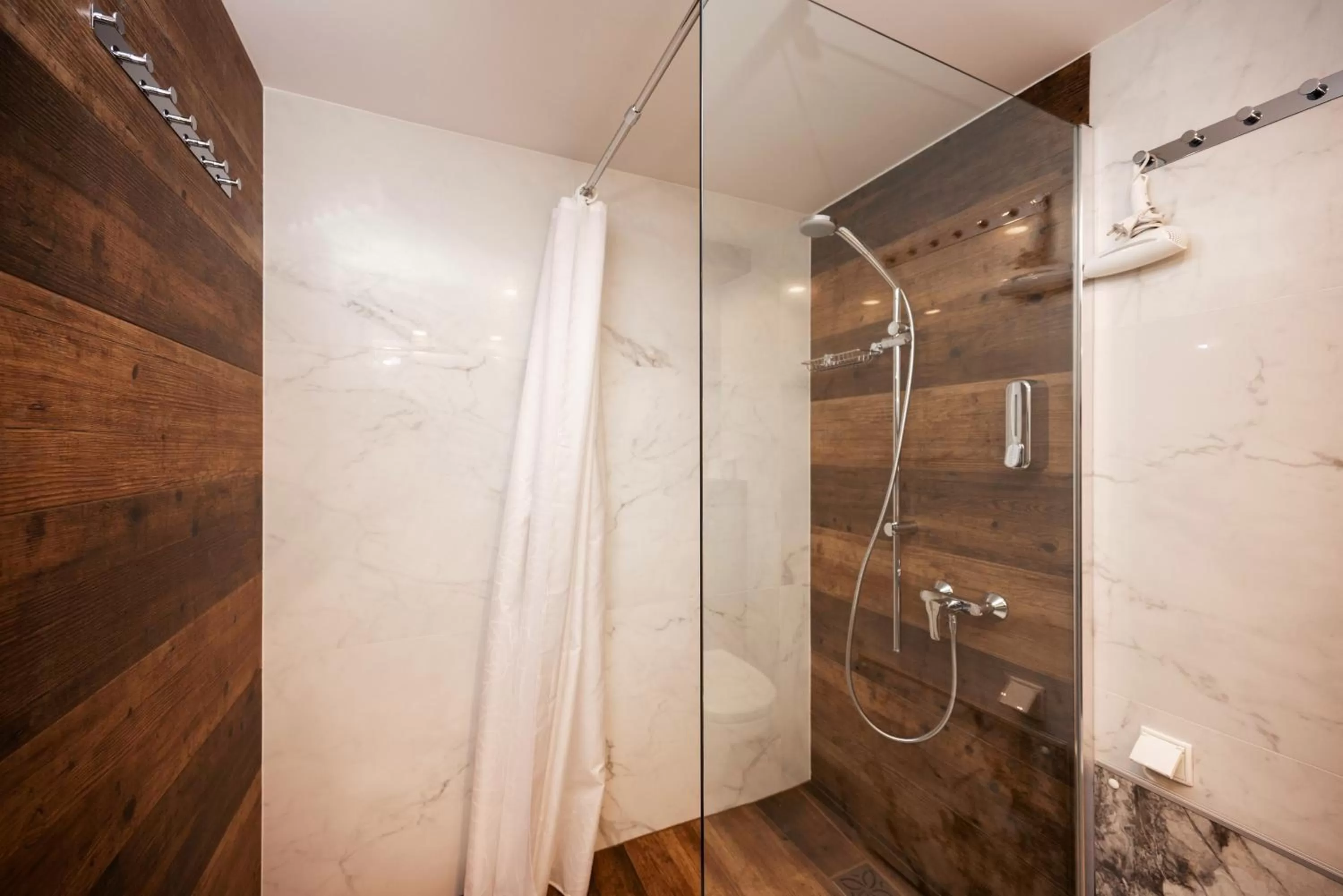 Shower in Hive Family House