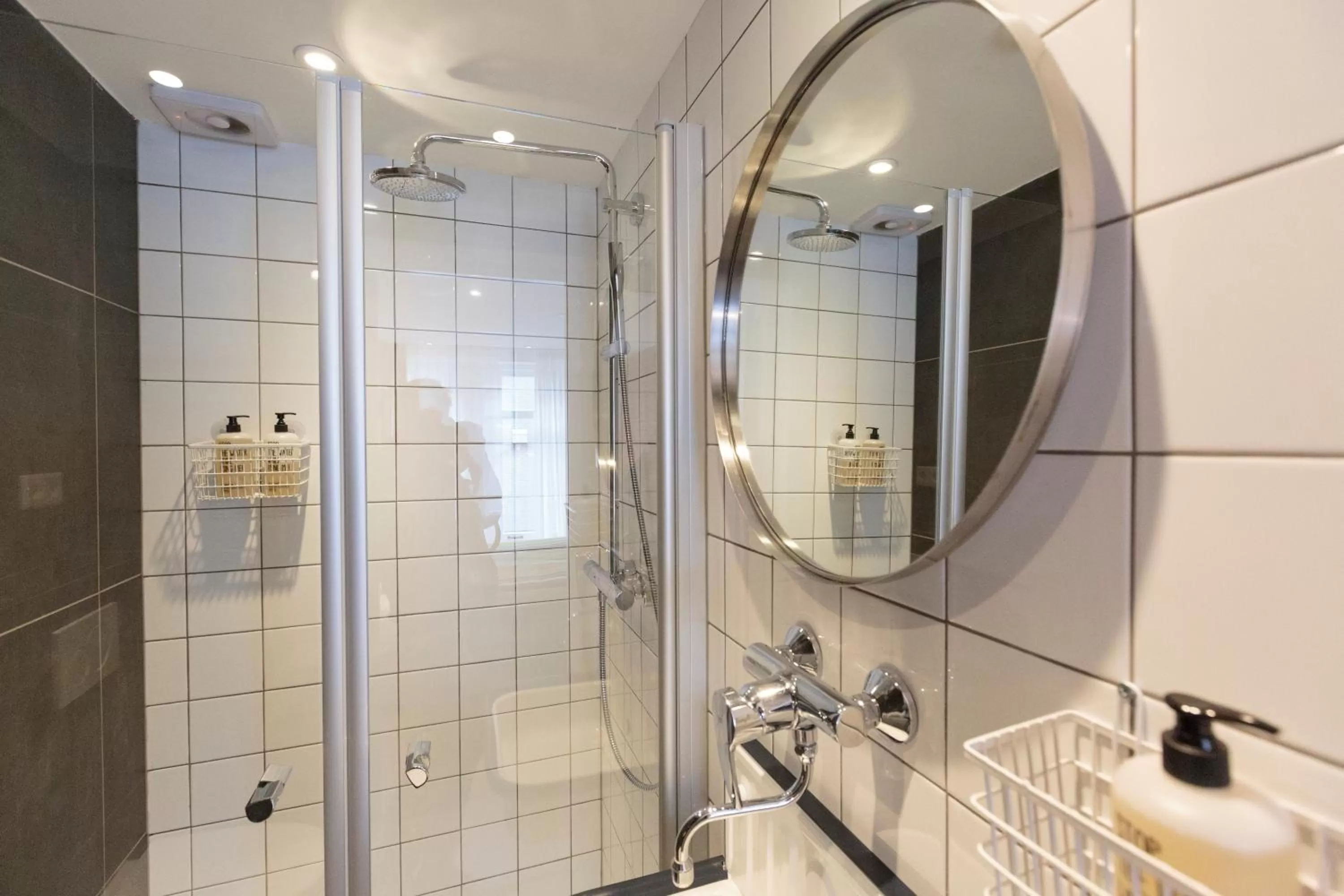 Bathroom in Hotel Dwars