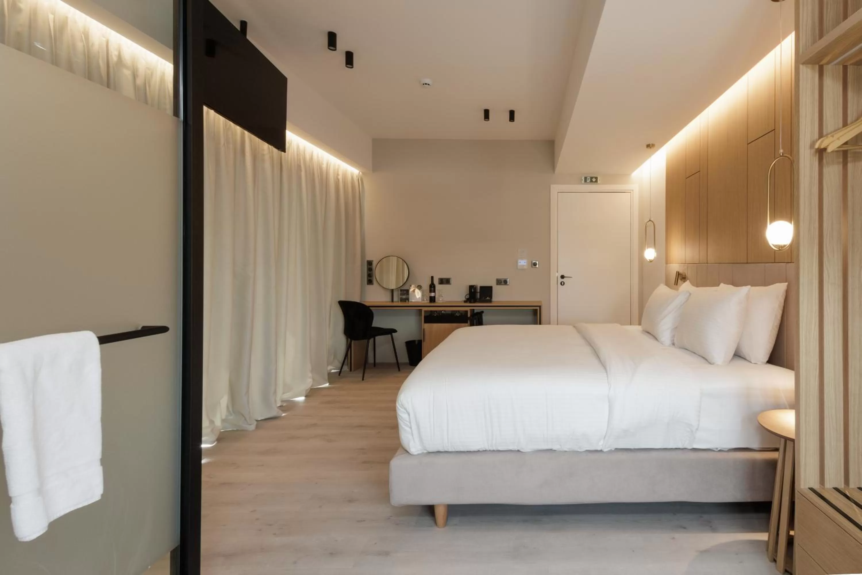 Bed in LUX&EASY Signature Syngrou 234