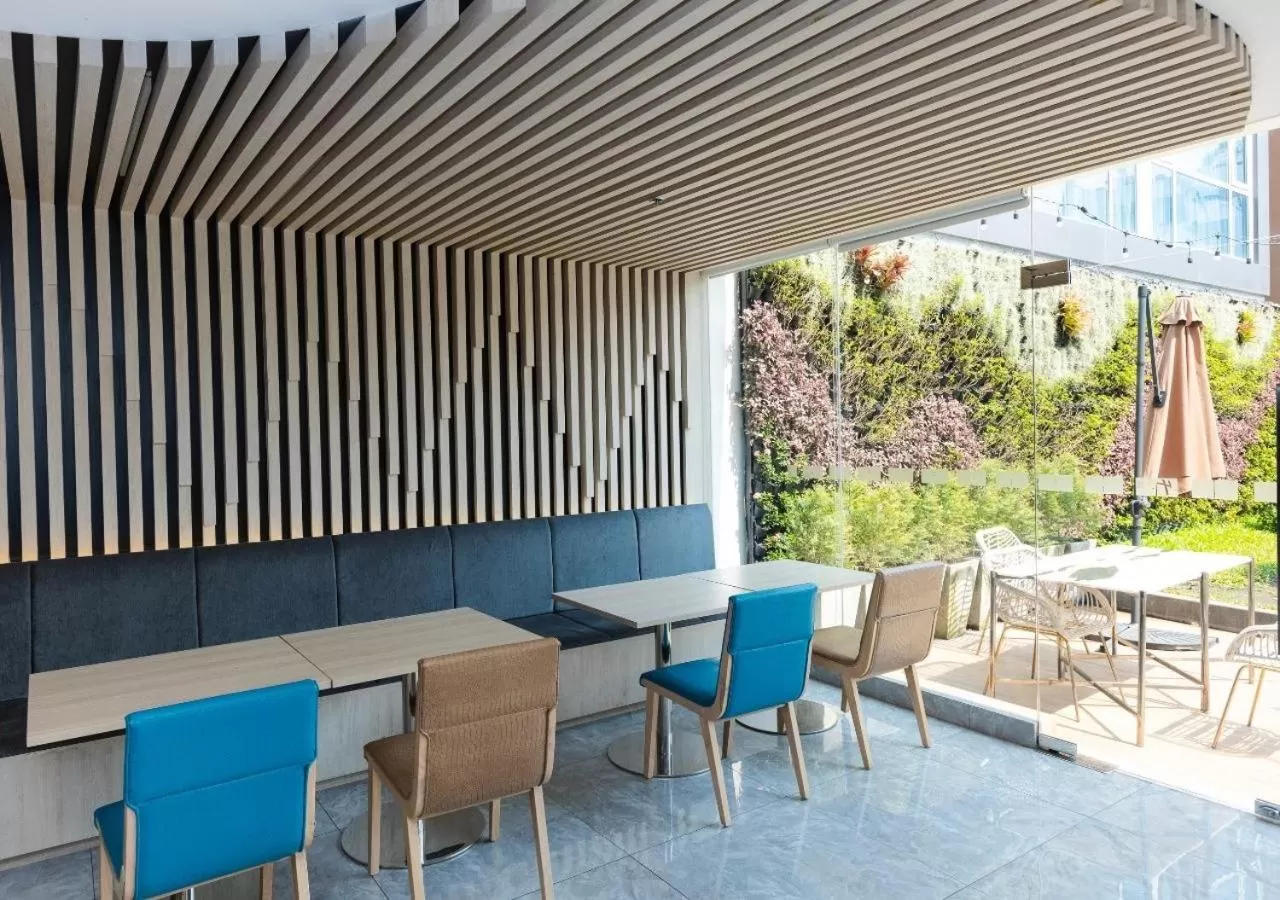 Garden in Holiday Inn Express Pattaya Central by IHG