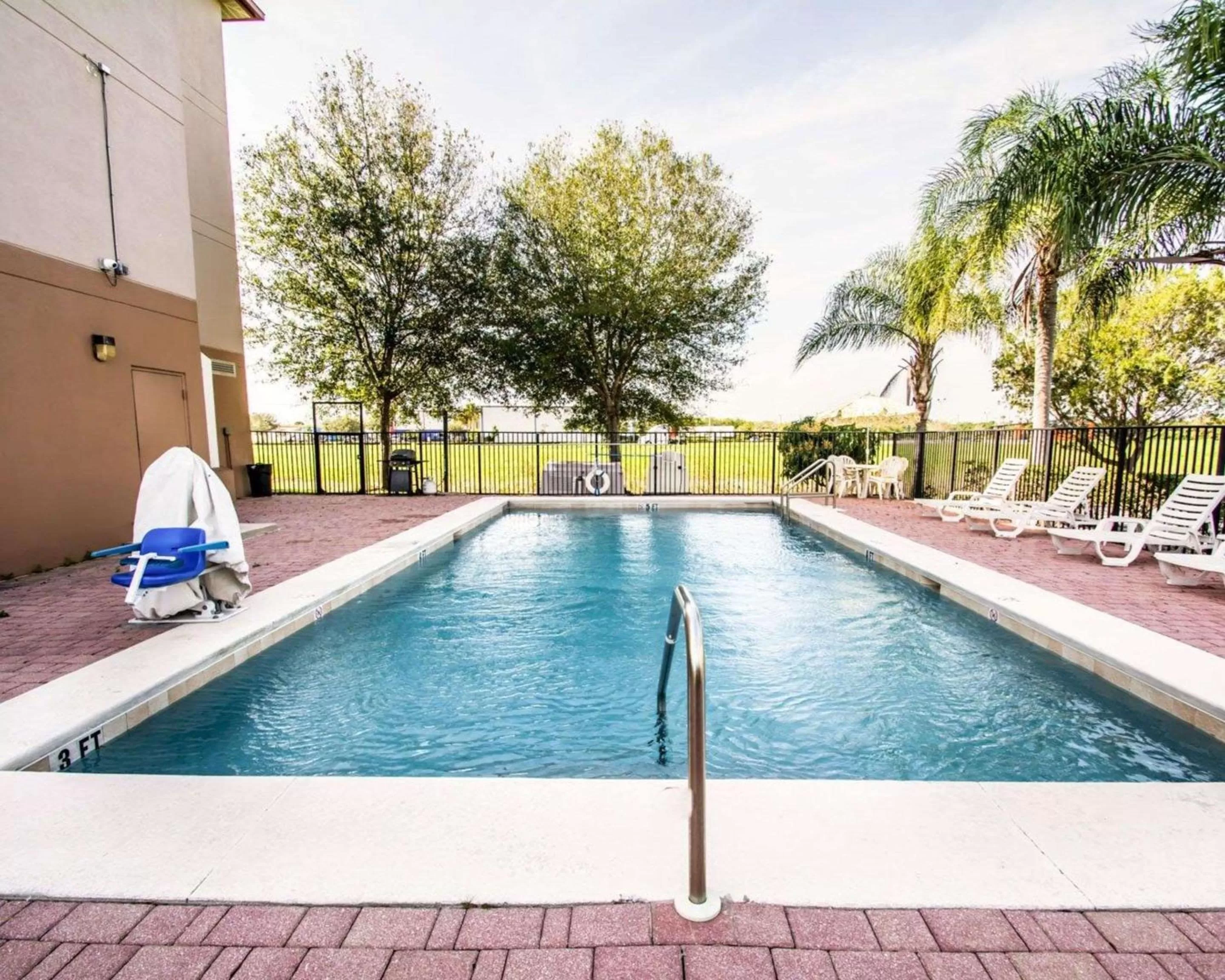 Swimming pool in Sleep Inn Fort Pierce I-95