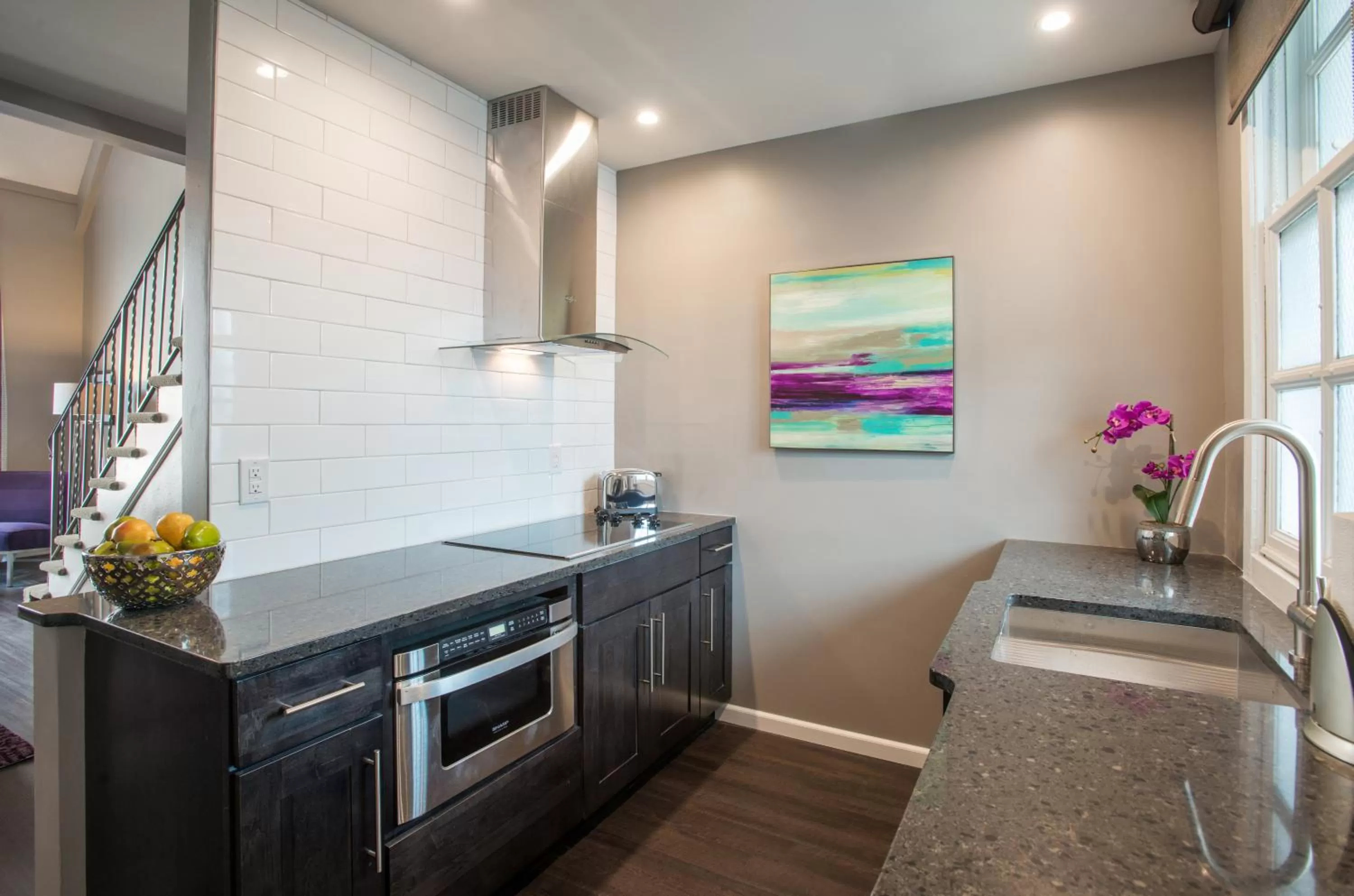 Kitchen or kitchenette in Magnolia Hotel Omaha