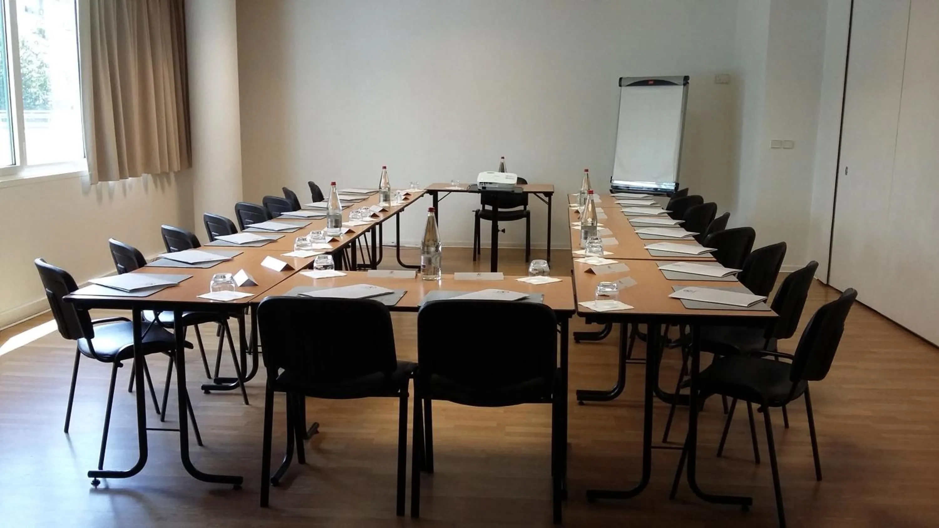 Meeting/conference room in ibis Styles Massy Opéra