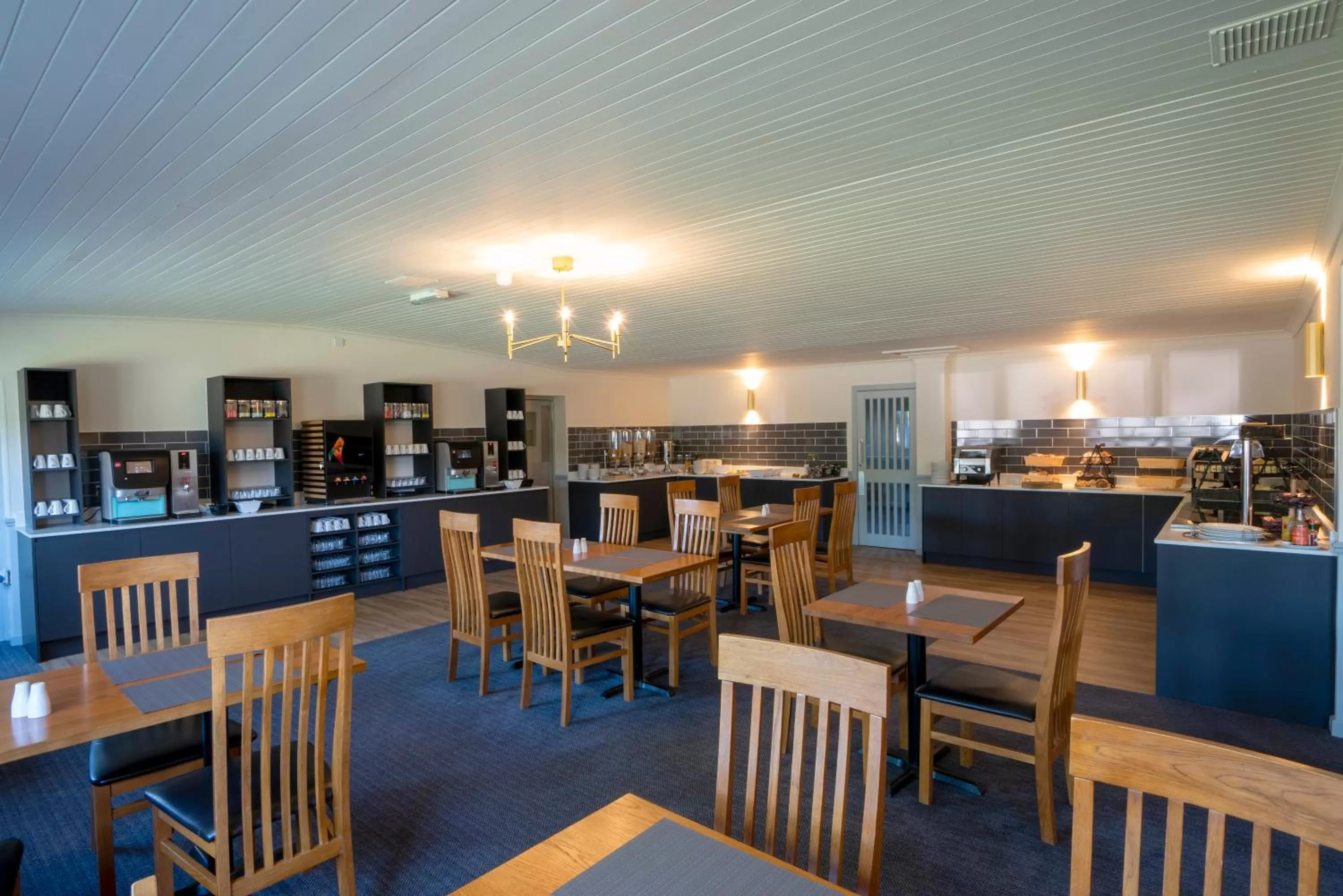 Restaurant/places to eat in Beaufort Park Hotel