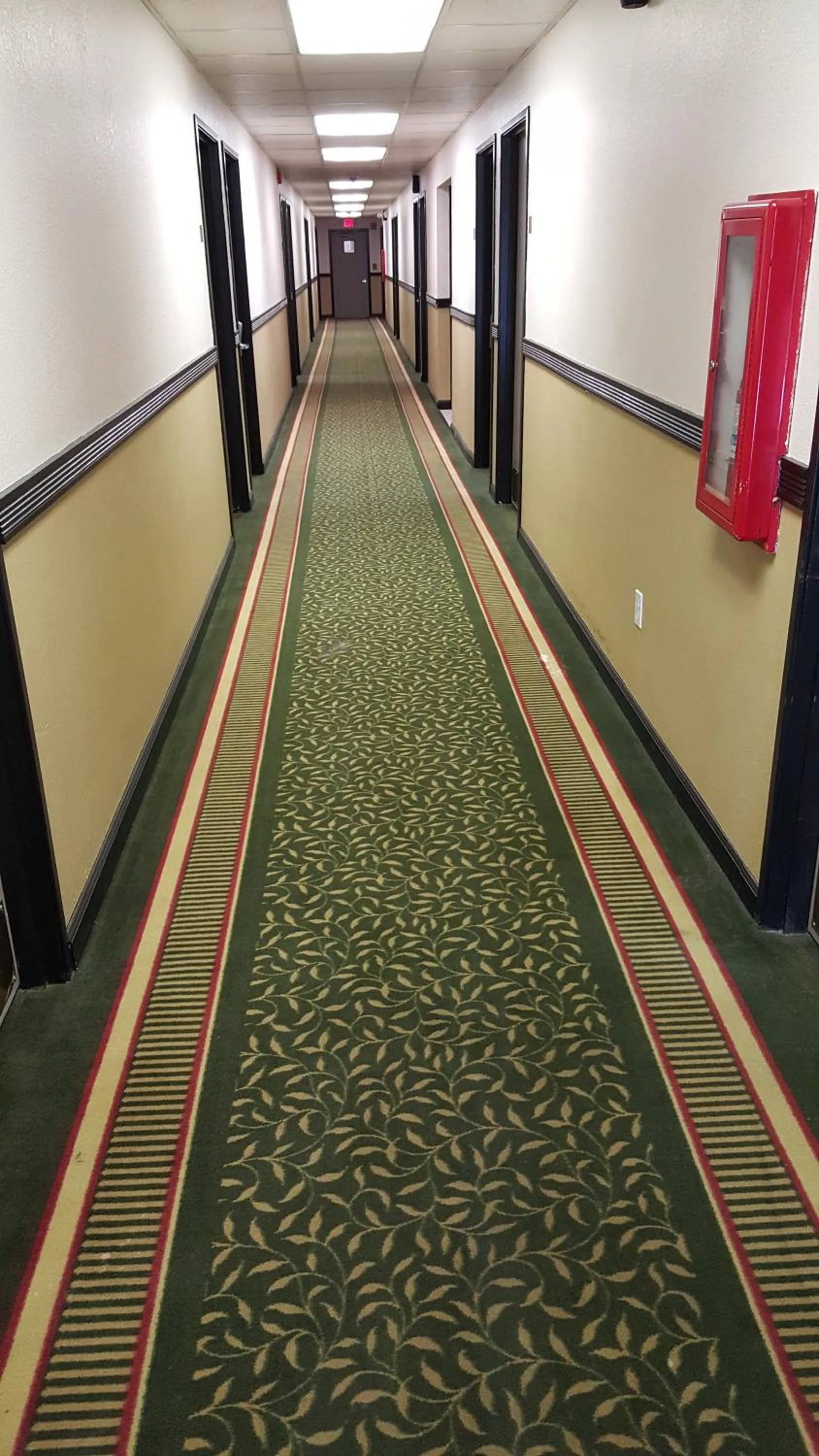 Property building in Gurnee Motel