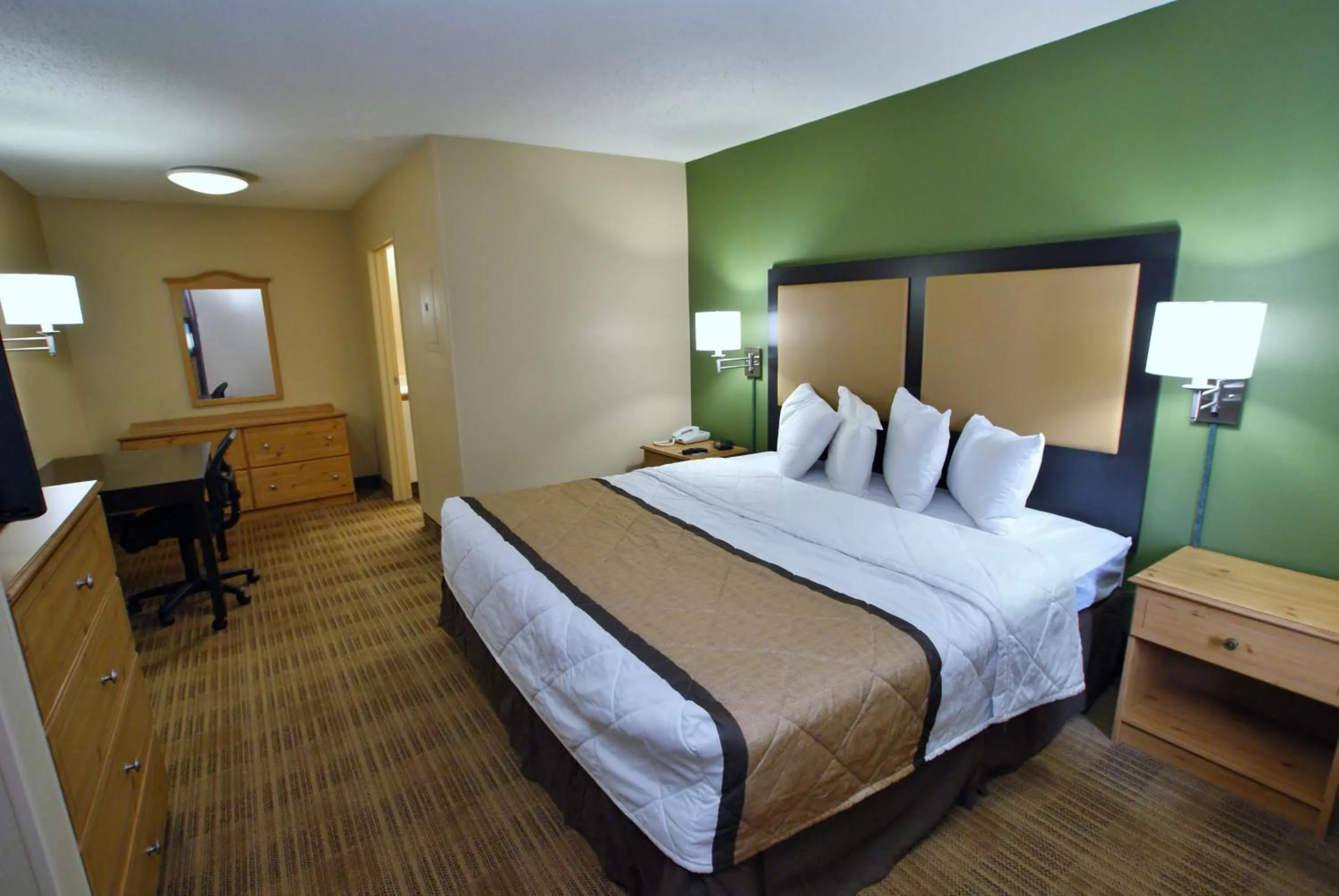 Bed in Extended Stay America Suites - San Diego - Sorrento Mesa