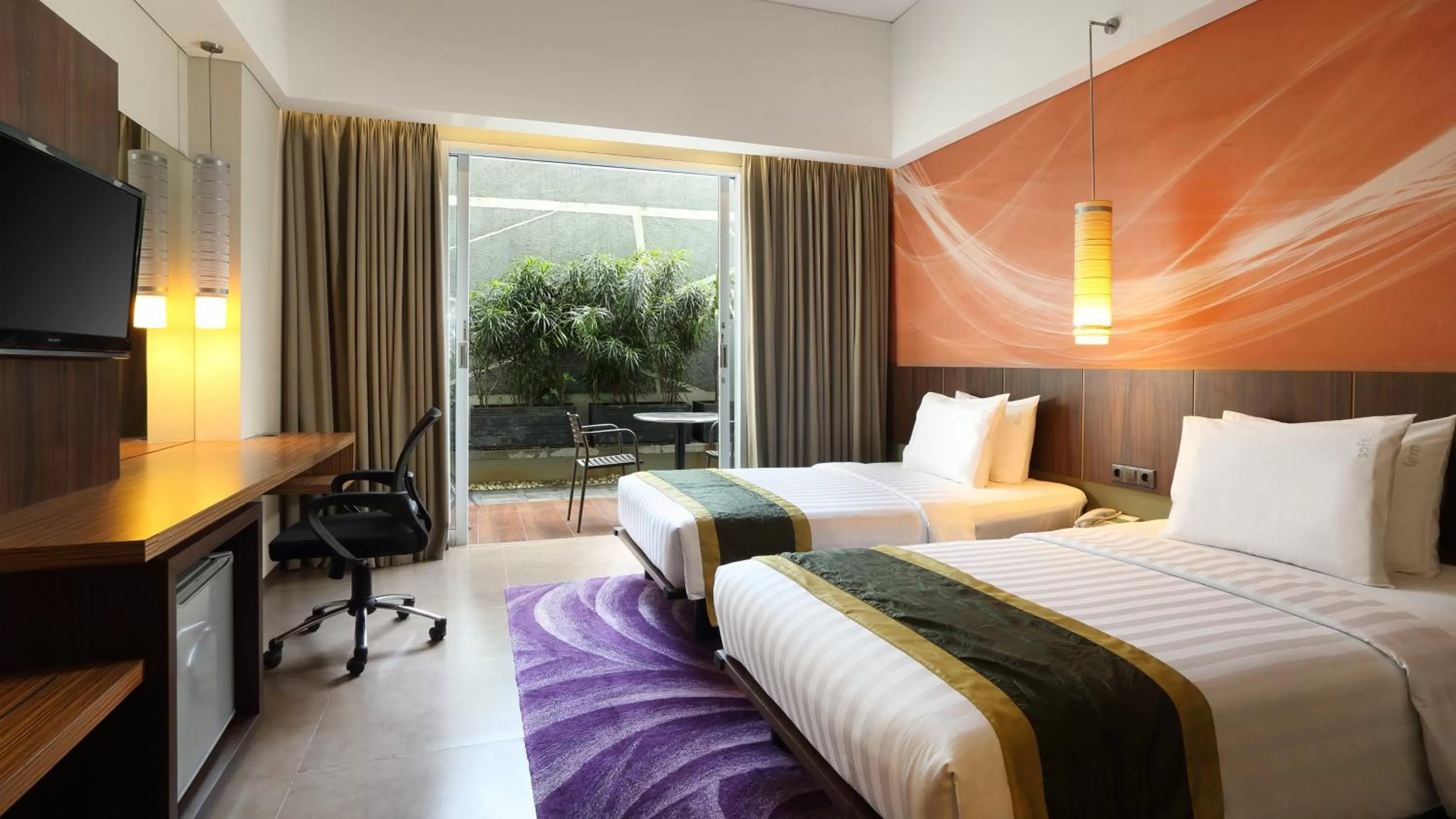 Photo of the whole room, Bed in Holiday Inn Bandung Pasteur by IHG