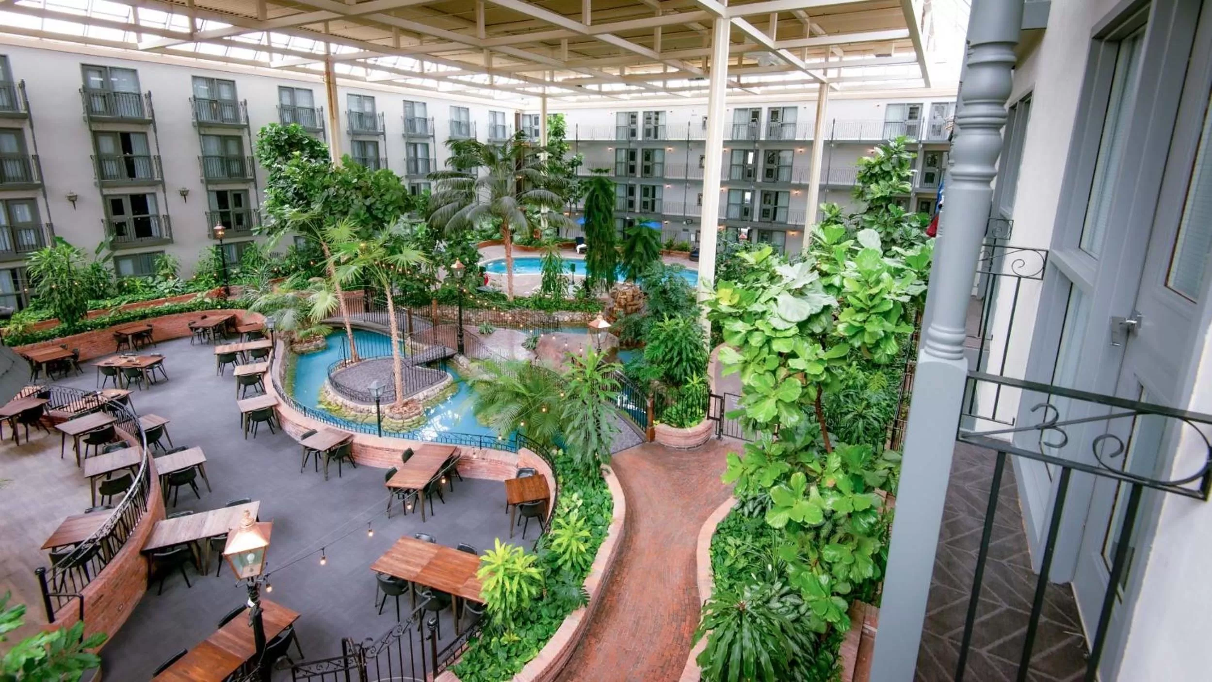 Restaurant/places to eat in Sandman Signature Lethbridge Lodge