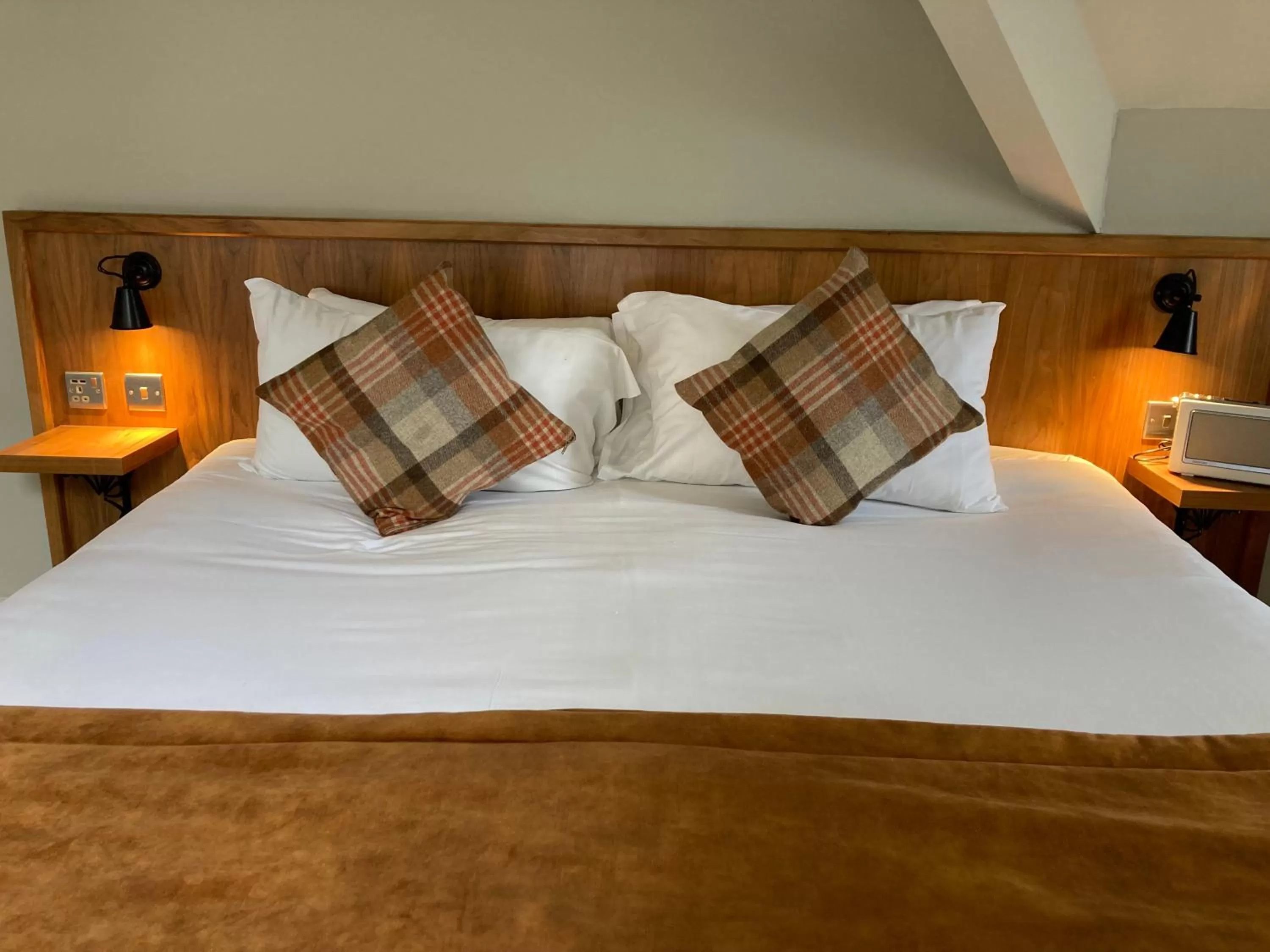 Bed in The Cross-Keys Hotel