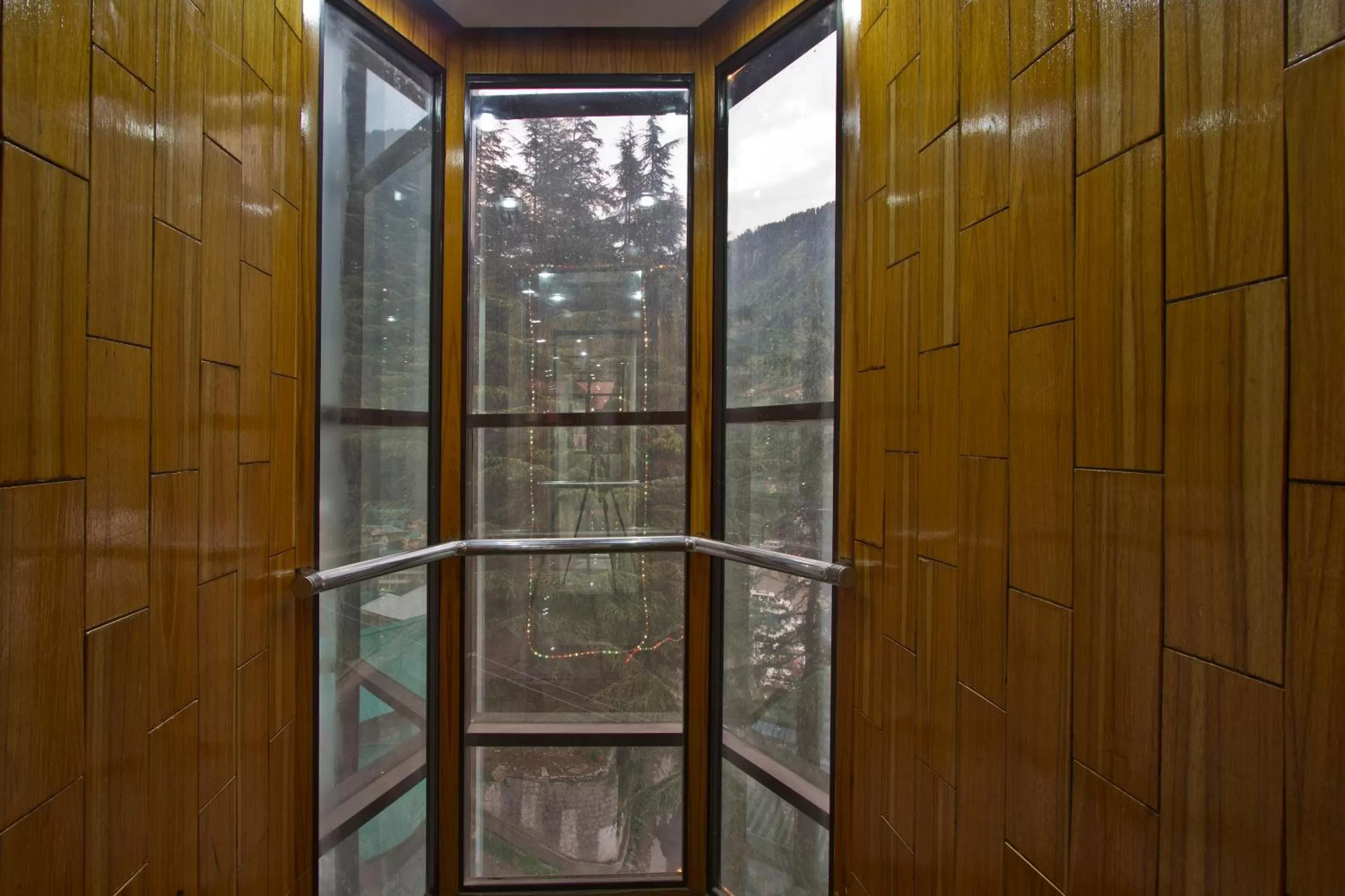 Area and facilities in Hotel Broadways Inn