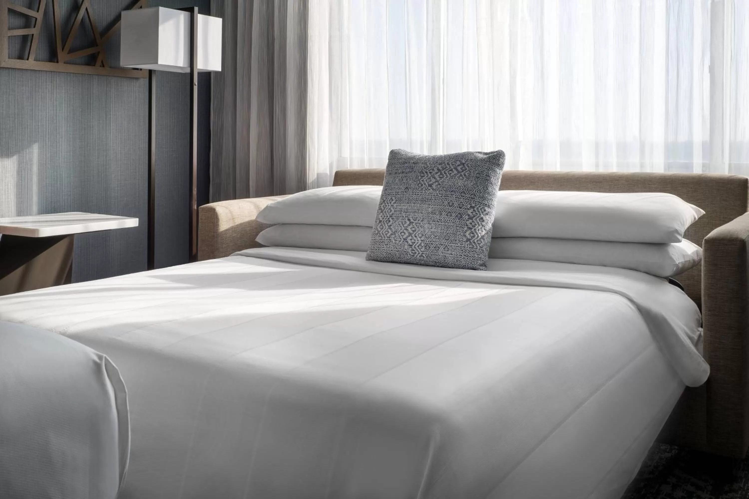 Photo of the whole room, Bed in Bakersfield Marriott at the Convention Center