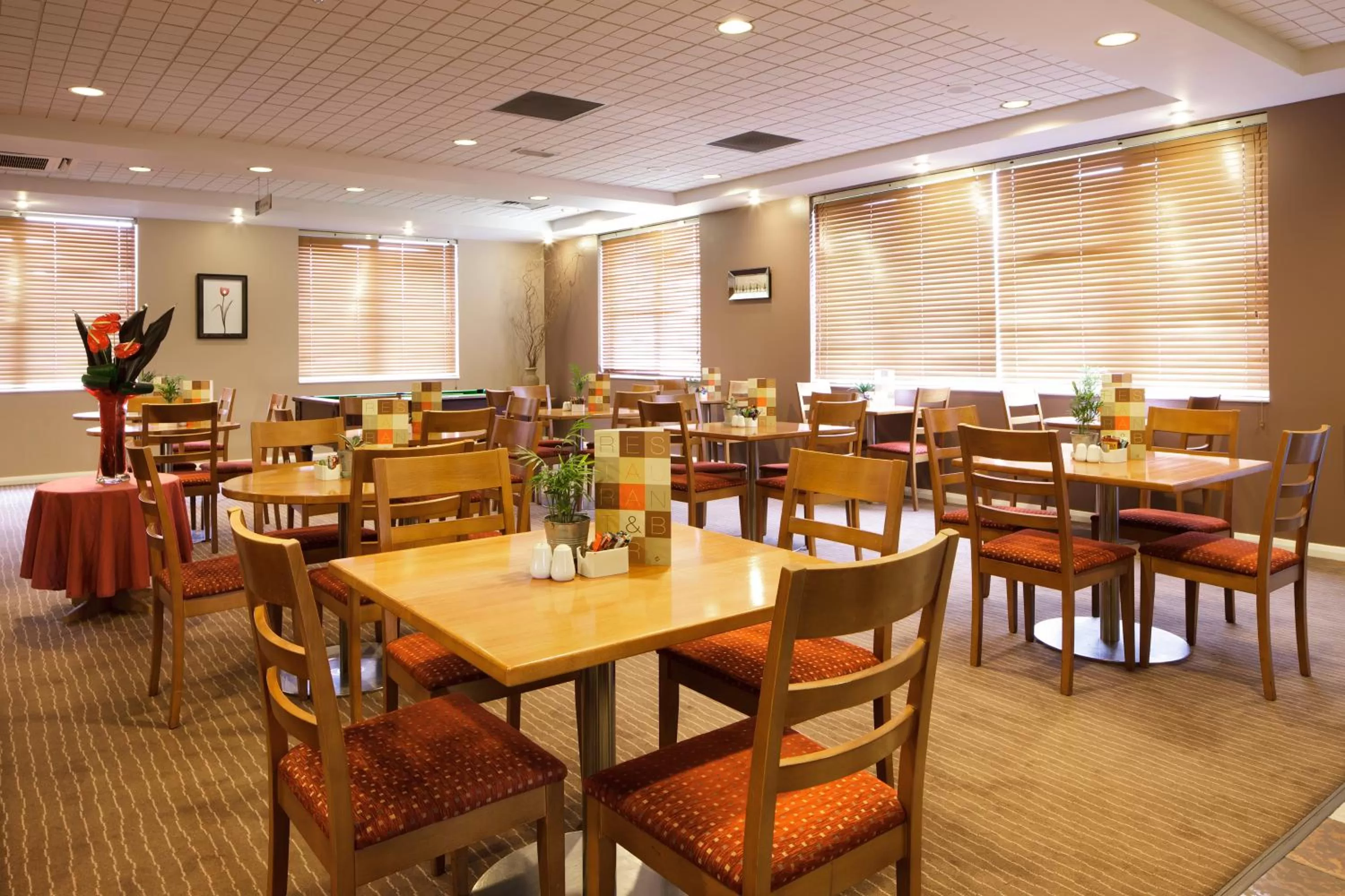 Restaurant/places to eat in ibis Chesterfield Centre – Market Town