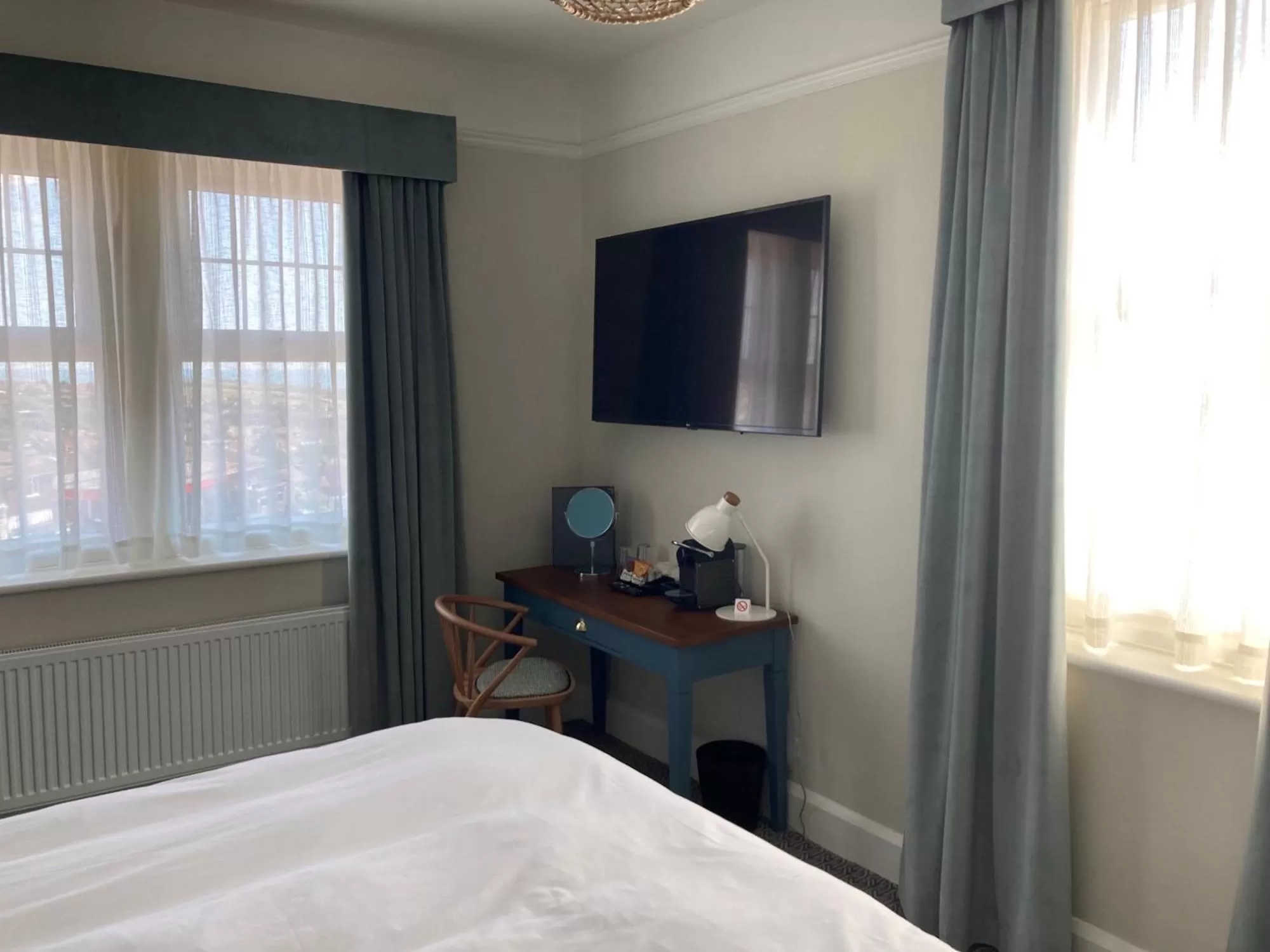 TV and multimedia, Bed in Downs Hotel