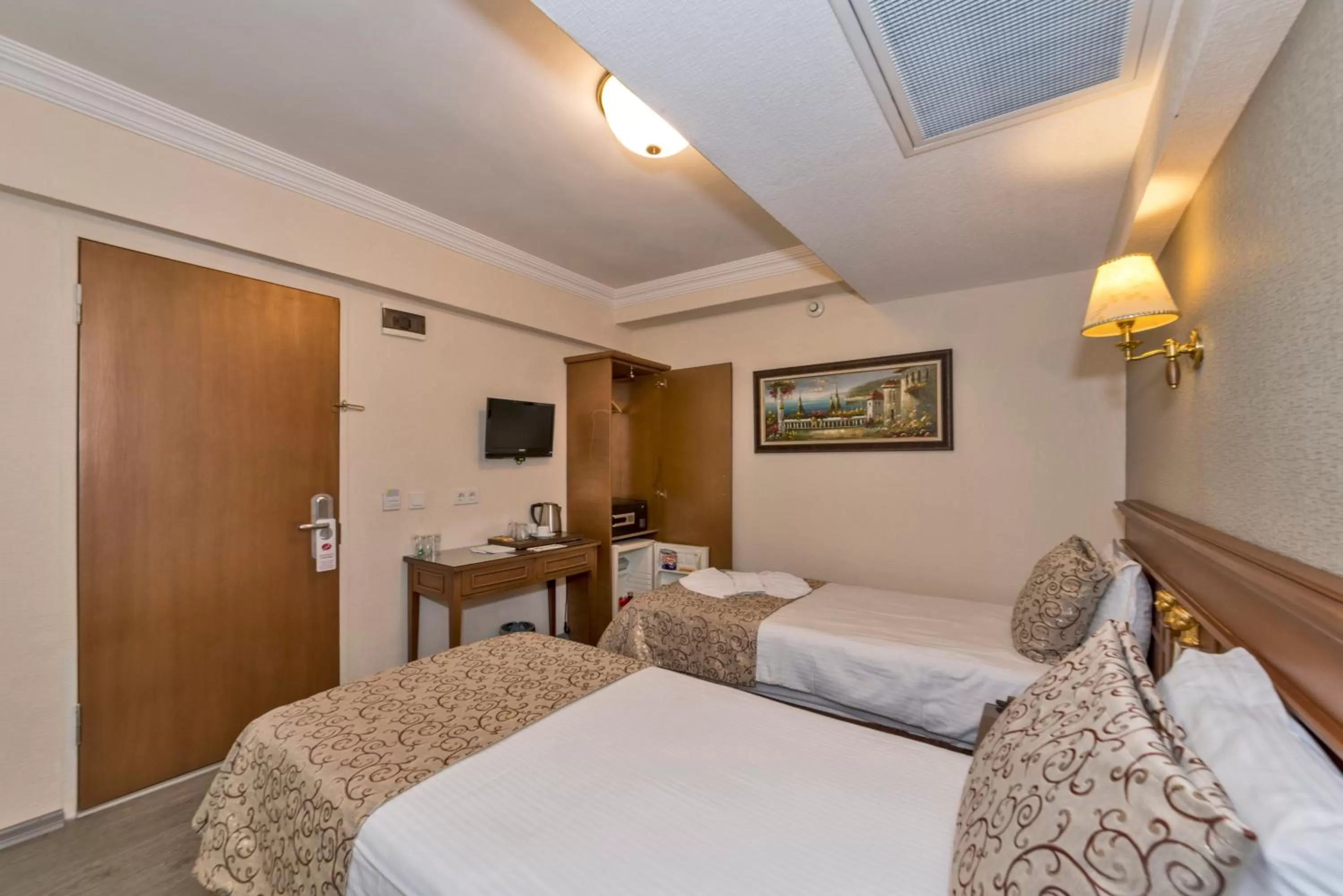 Bed in Laleli Gonen Hotel