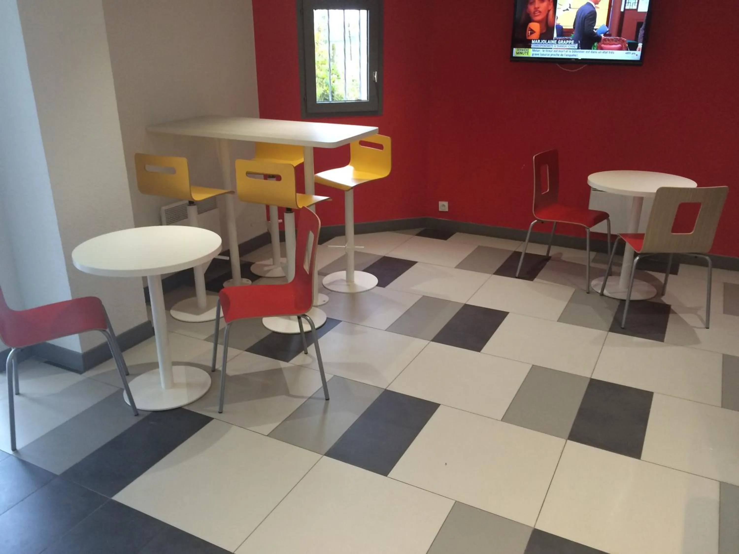 Communal lounge/ TV room in Première Classe Amiens