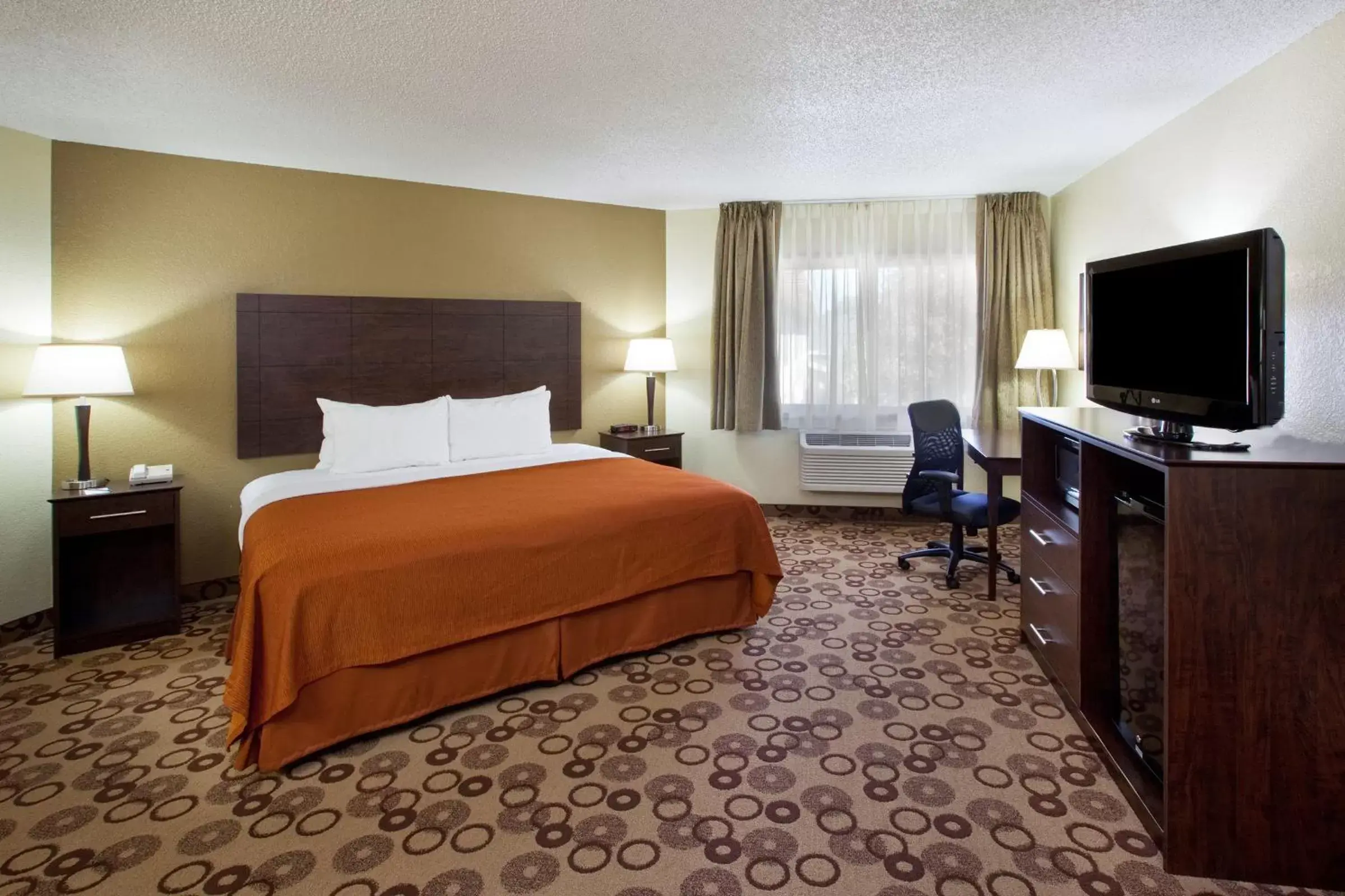 Superior King Suite - Non-Smoking in AmericInn by Wyndham Cedar Falls Superior King Suite - Non-Smoking in AmericInn by Wyndham Cedar Falls