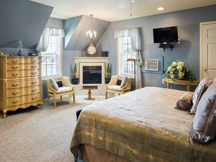 Shower, Bed in Inn on the Harbour and Telegraph House