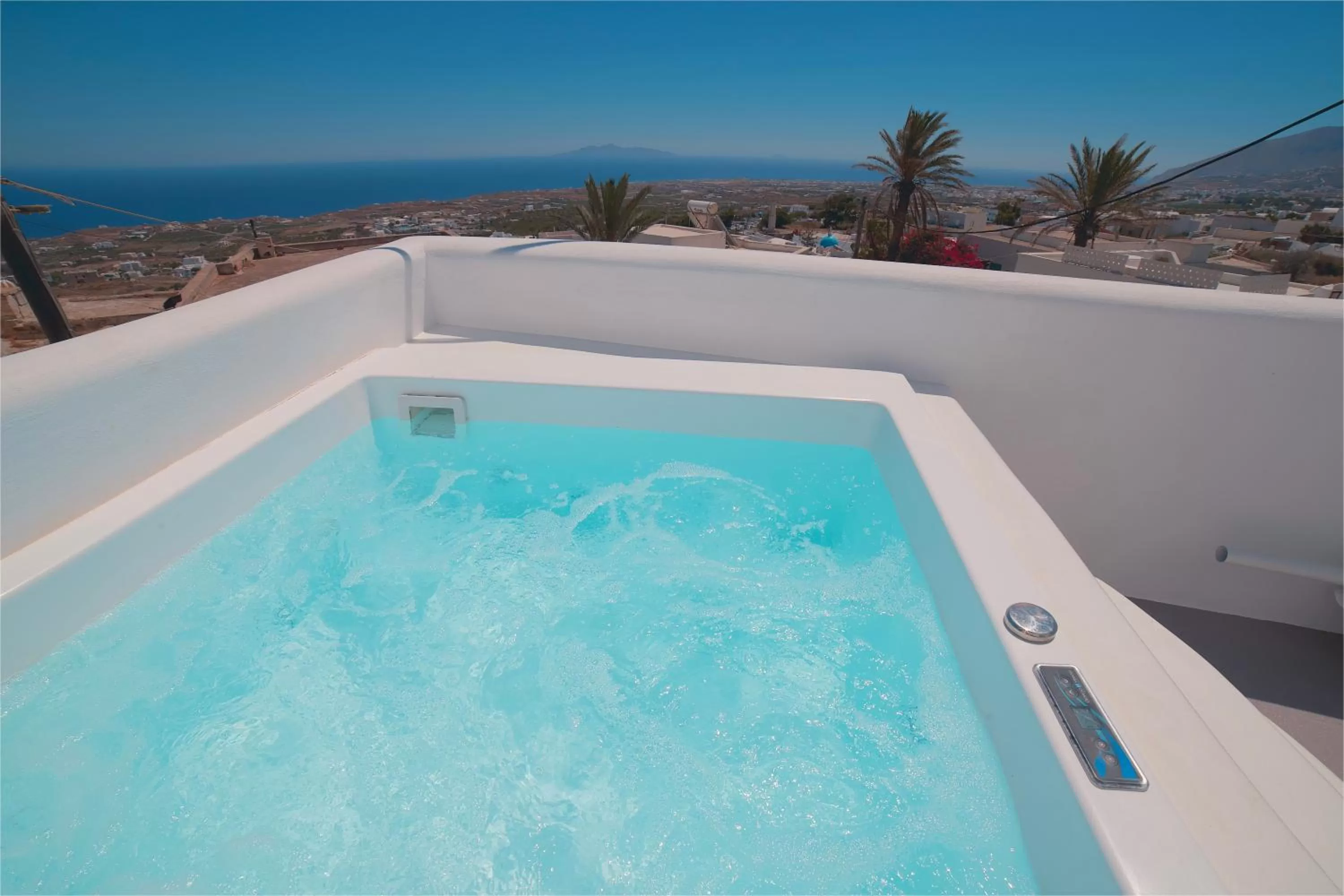 Hot Tub in Eternity Suites Santorini