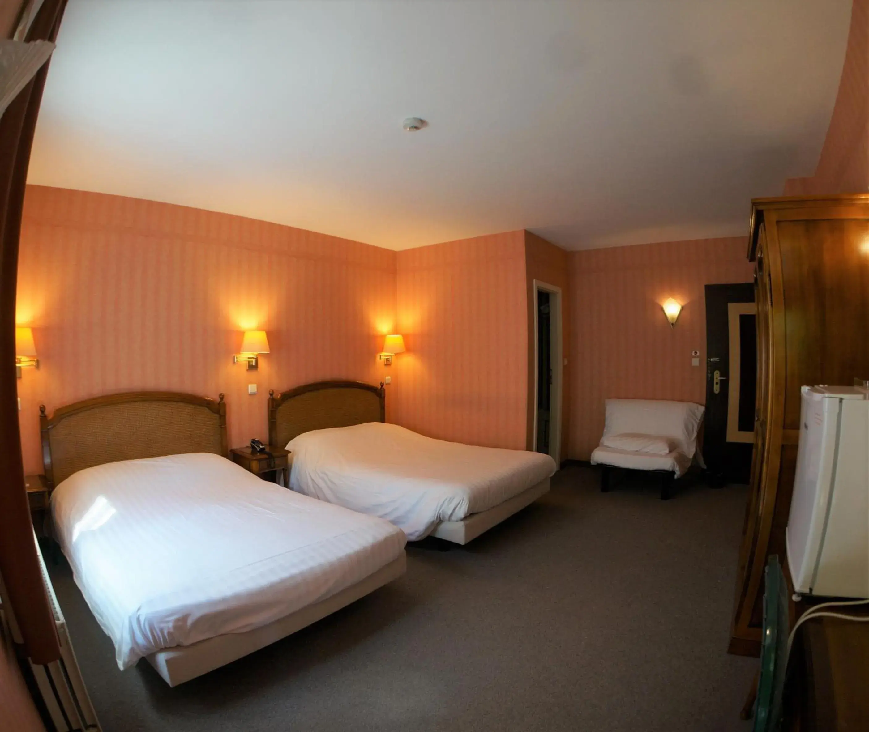 Standard Family Room in Hotel La Porte de France Standard Family Room in Hotel La Porte de France