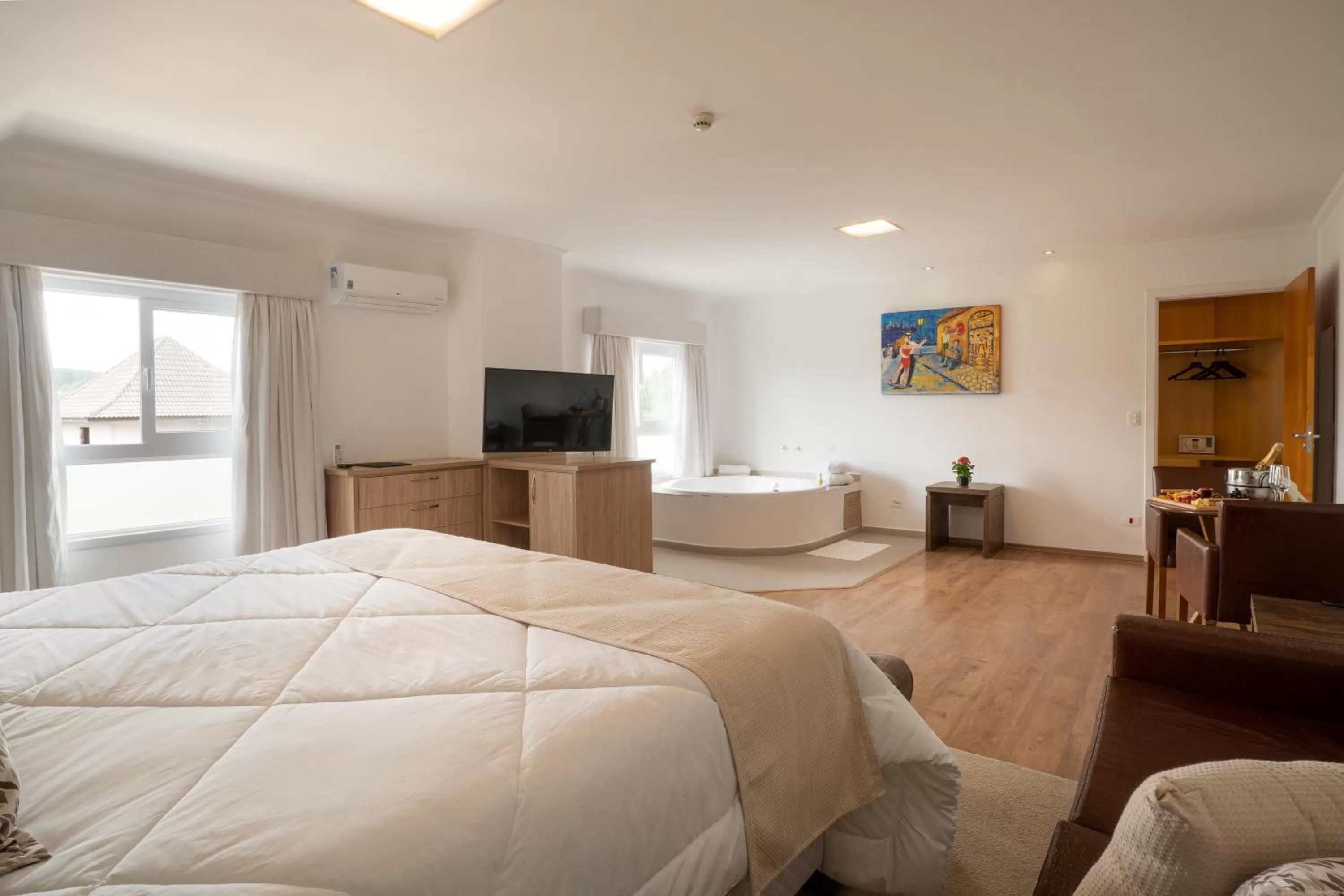 Hot Tub, Bed in Pousada Itália Moderna