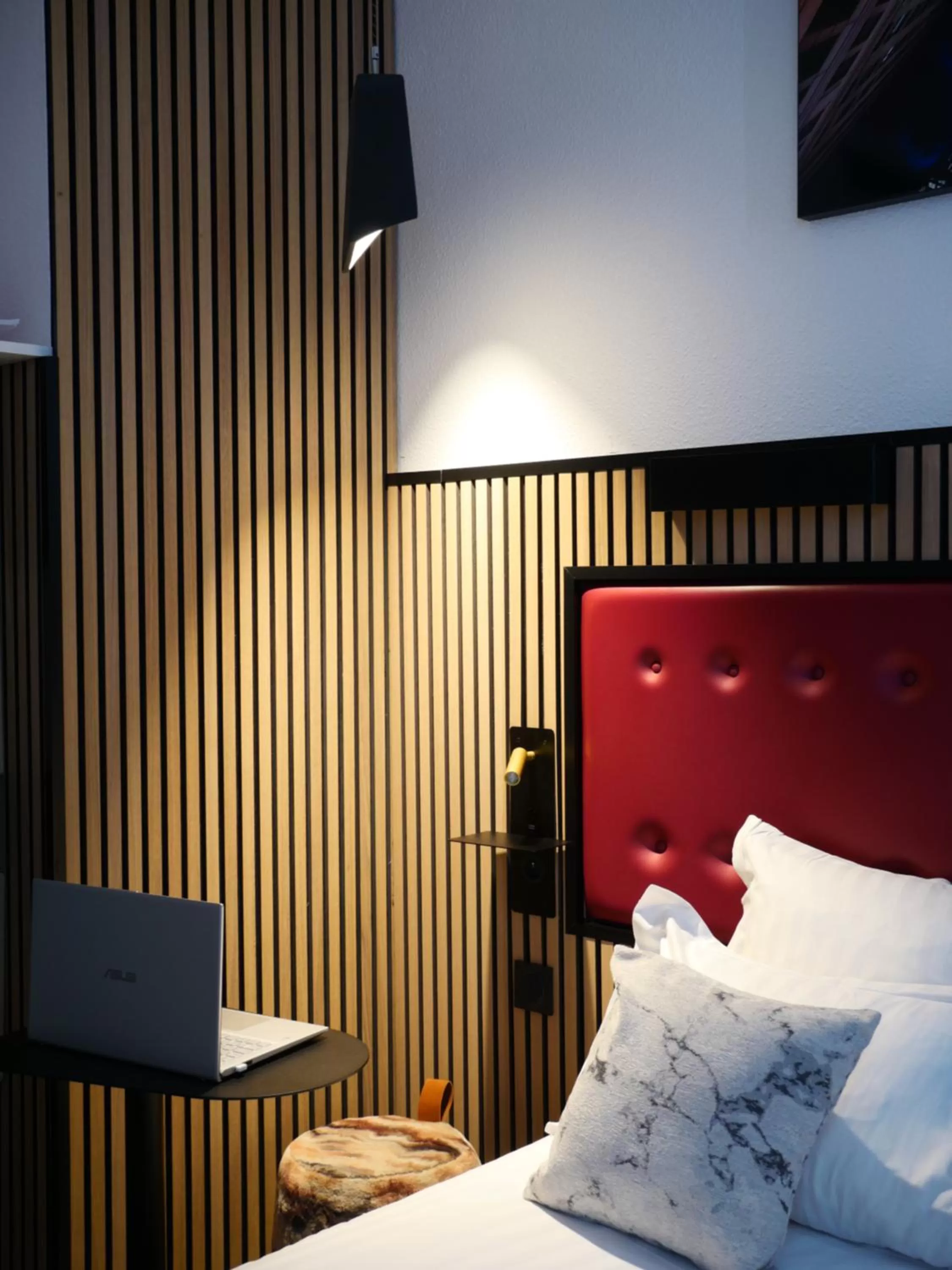 Seating area, Bed in Hôtel Carré Vieux Port