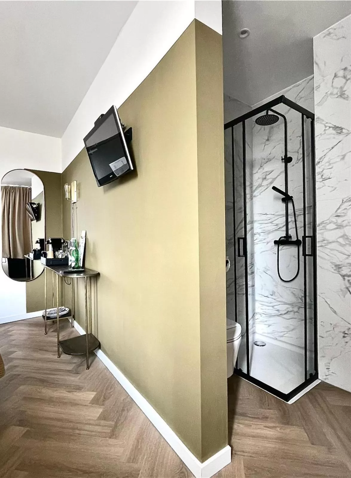 TV and multimedia, TV/Entertainment Center in Valkenhof