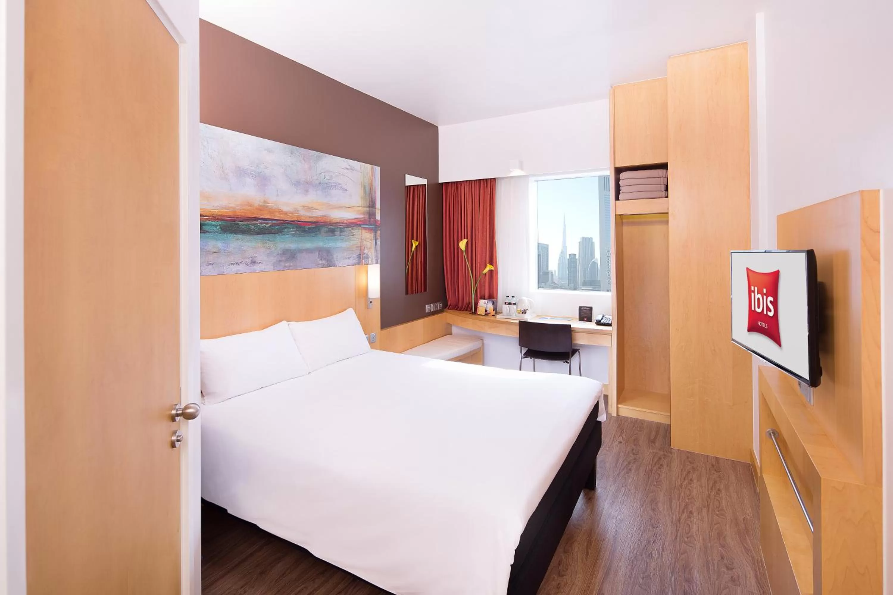 Photo of the whole room, Bed in ibis Dubai One Central
