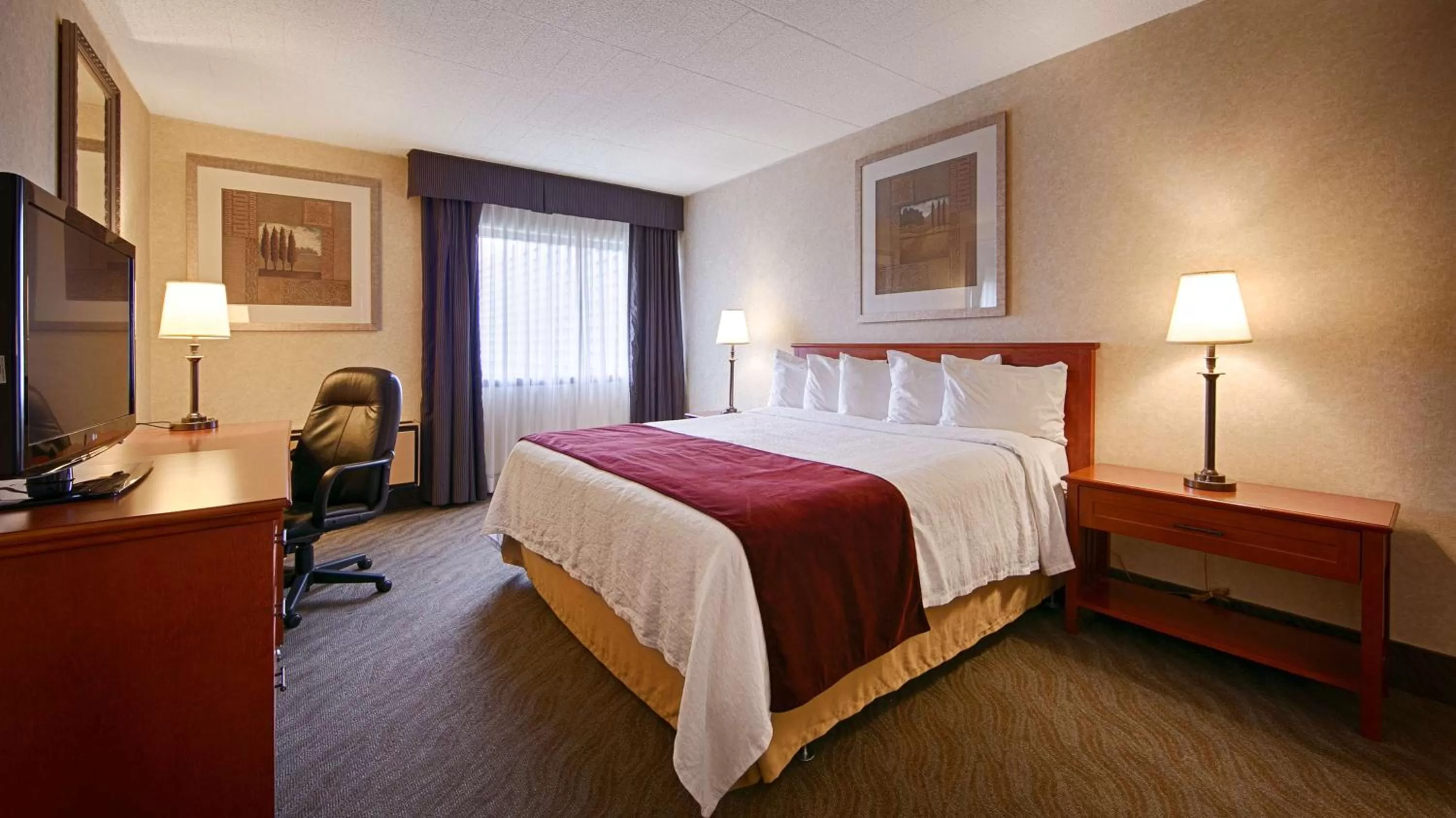 Photo of the whole room, Bed in Best Western North Bay Hotel & Conference Centre