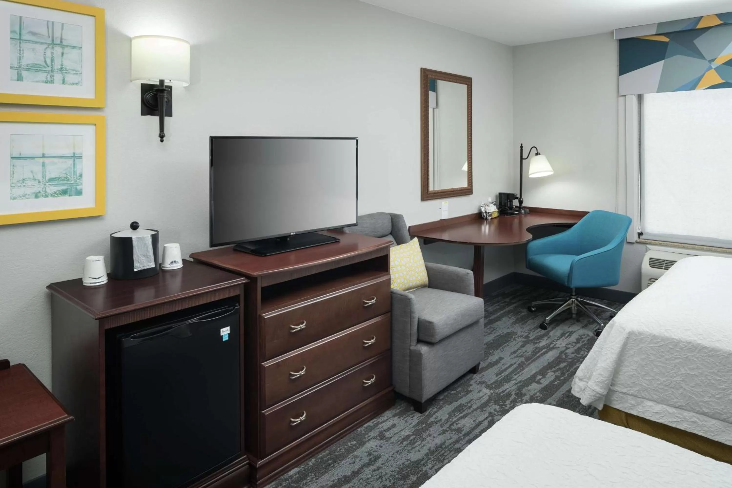 Bedroom, Bed in Hampton Inn & Suites Rochester-North