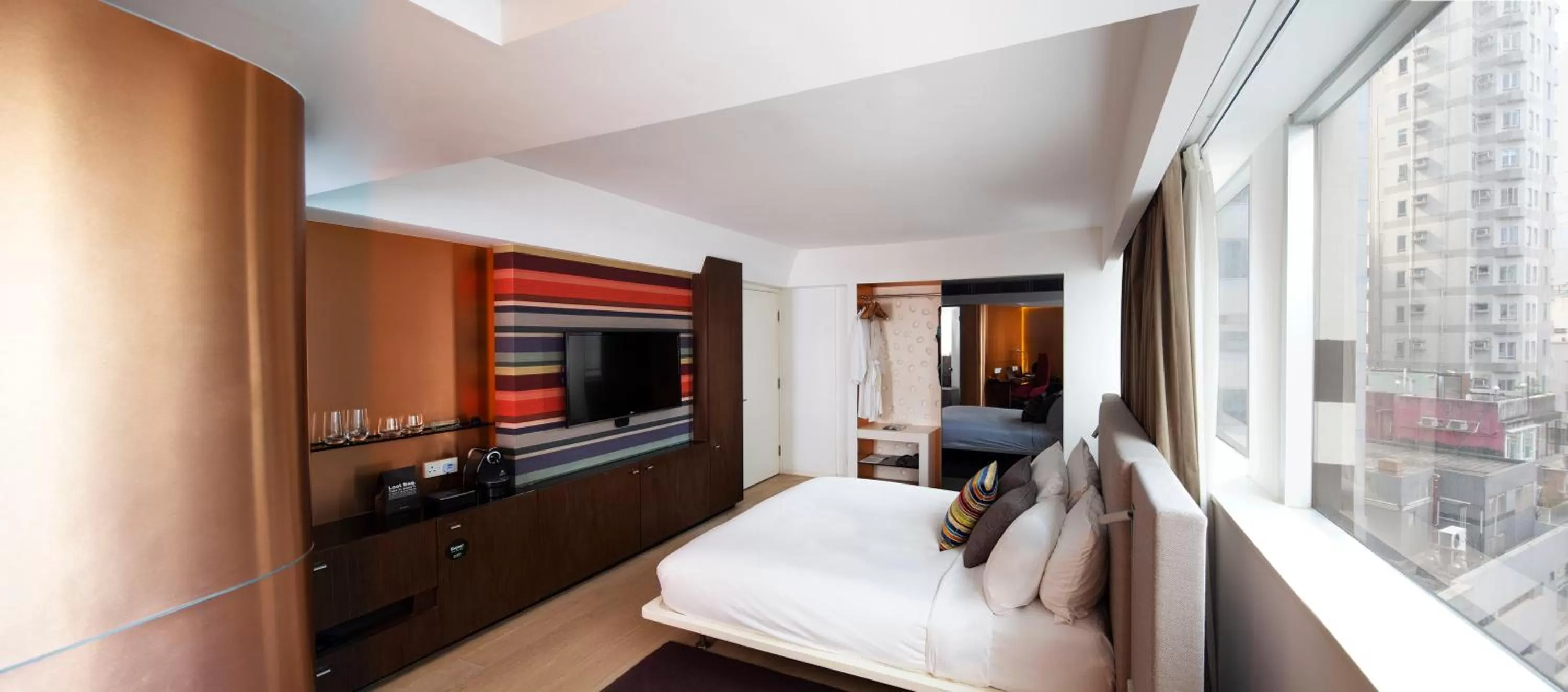 Photo of the whole room, Bed in Ovolo Central