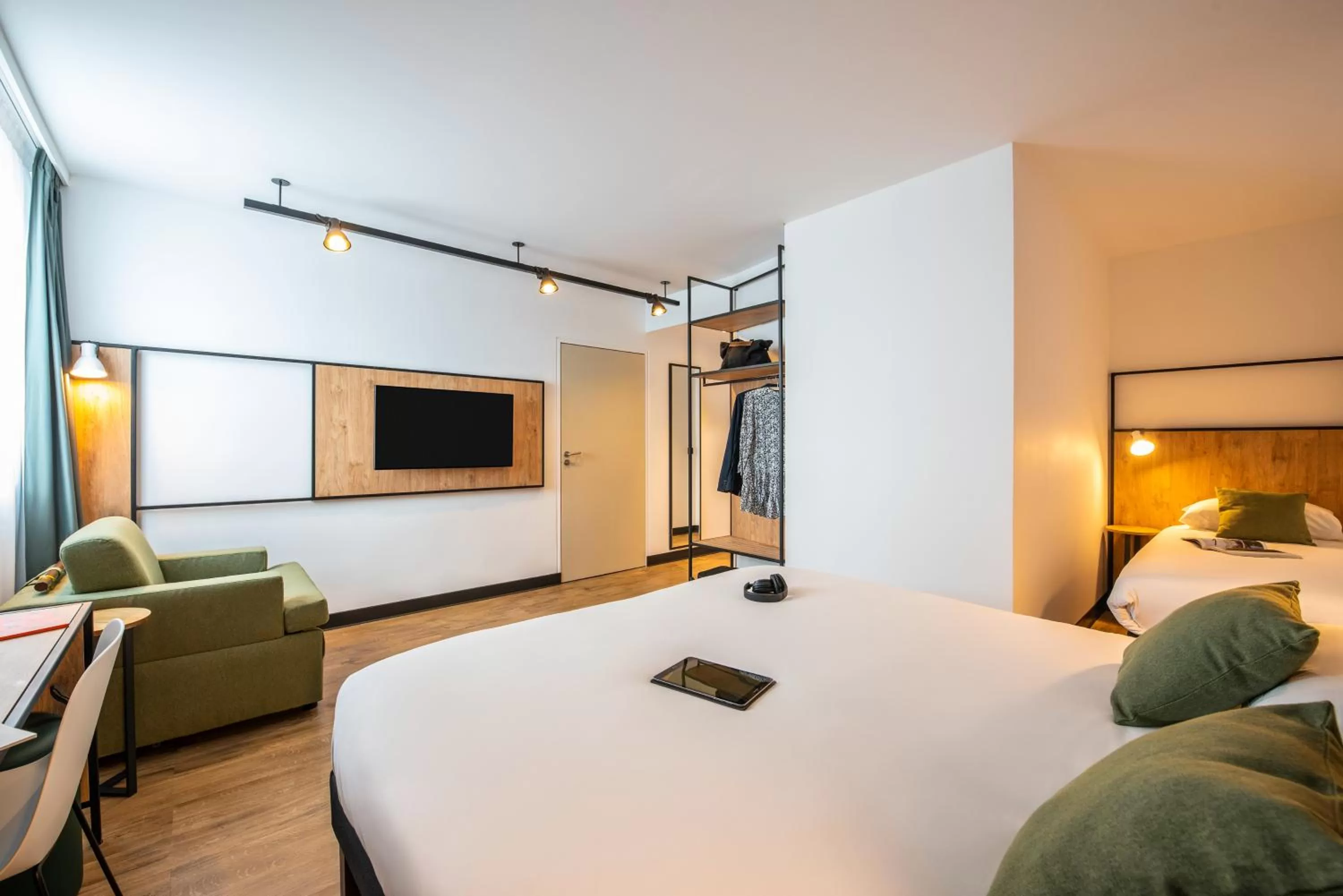 Photo of the whole room, Bed in ibis Lyon Sud Oullins