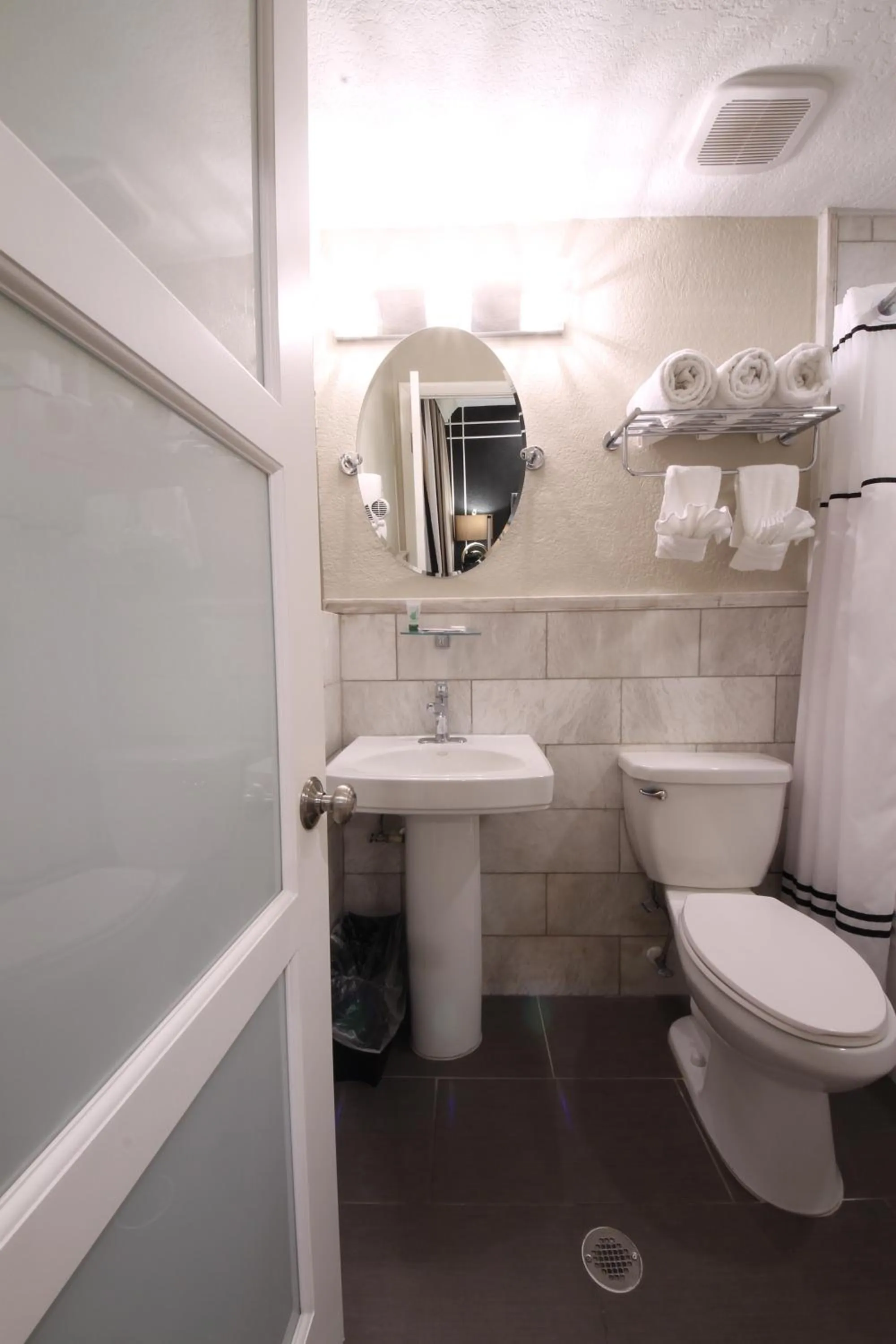 Toilet in Hyde Park Hotel