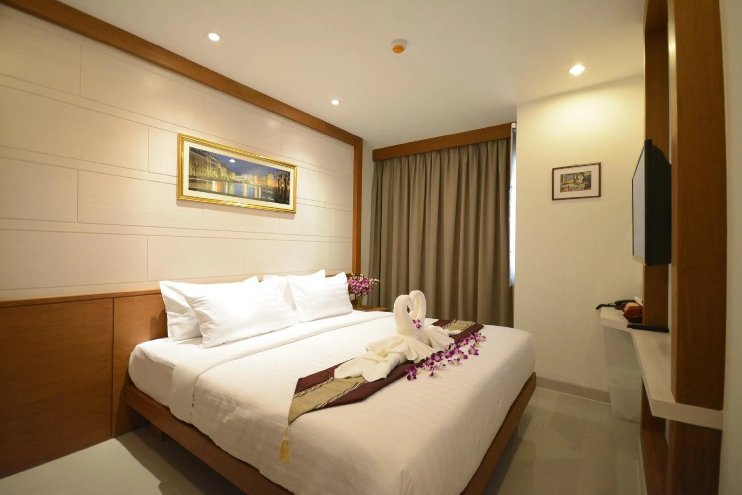 Bed in The Patong Center Hotel