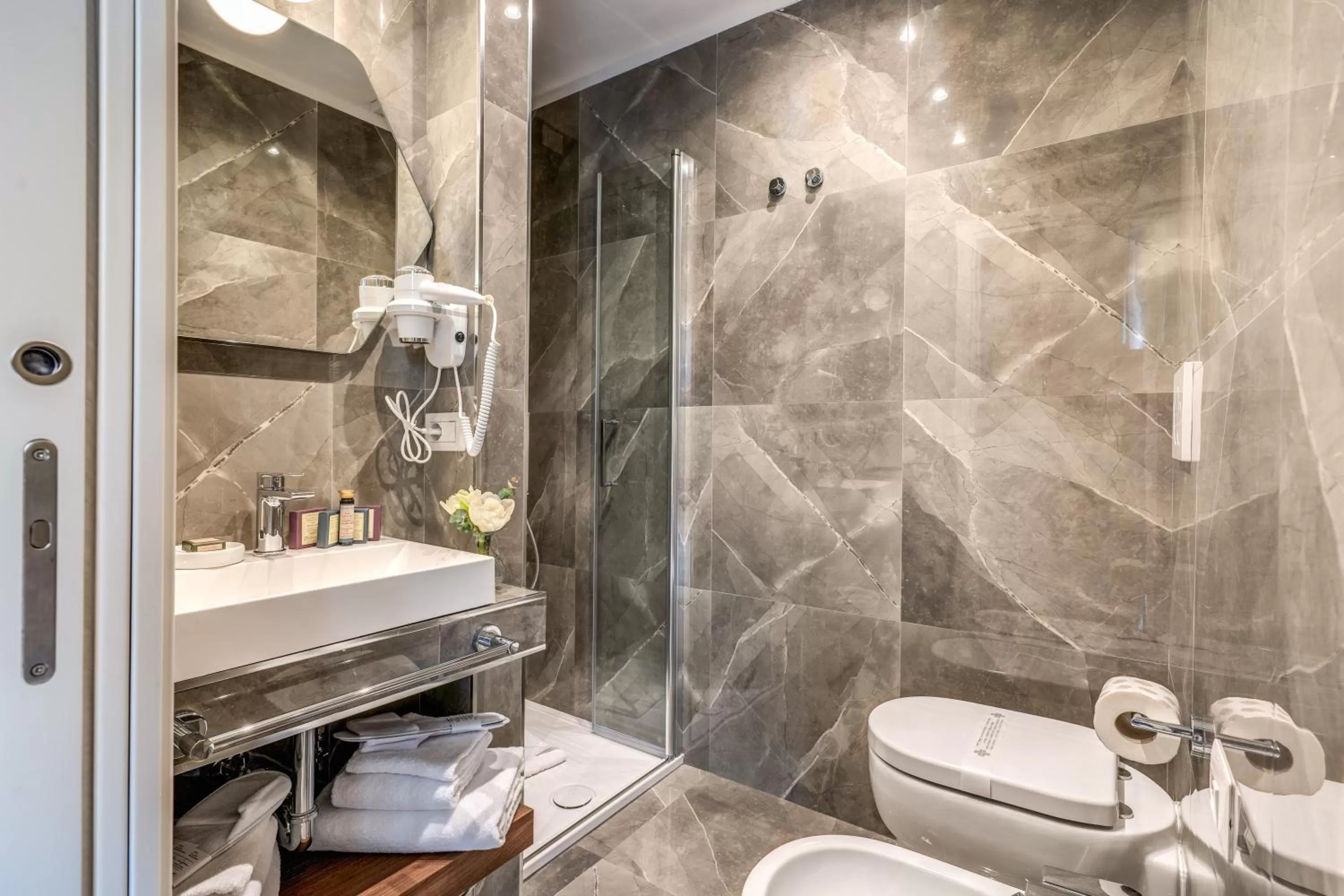 Shower in Tree Charme Parliament Boutique Hotel