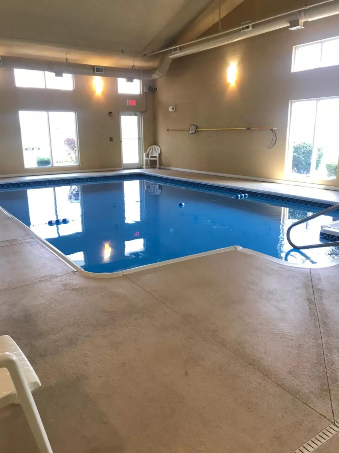 Swimming pool in Randolph Inn and Suites