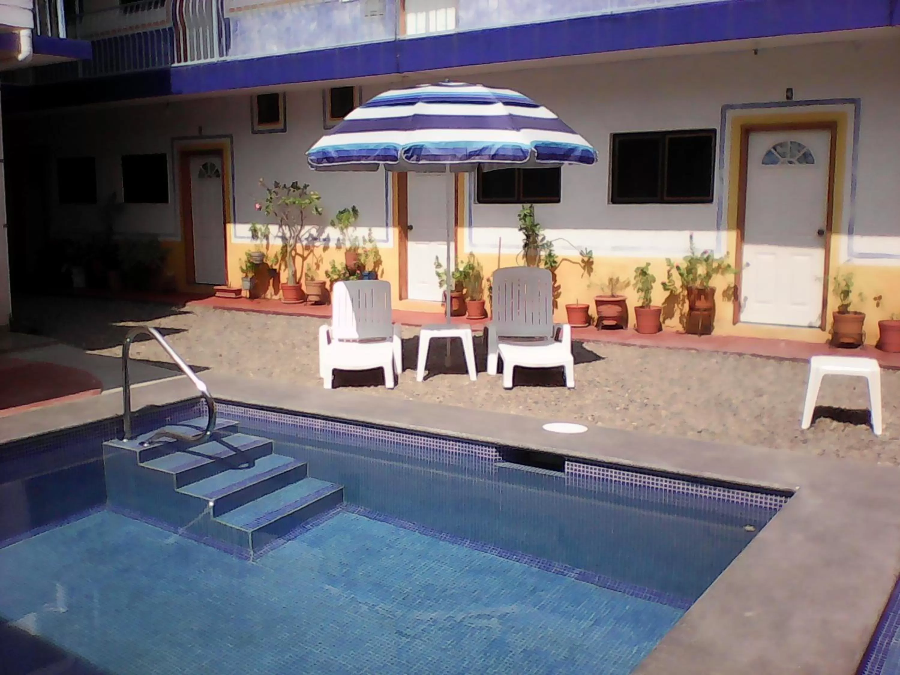 Swimming pool in Hotel Sarabi