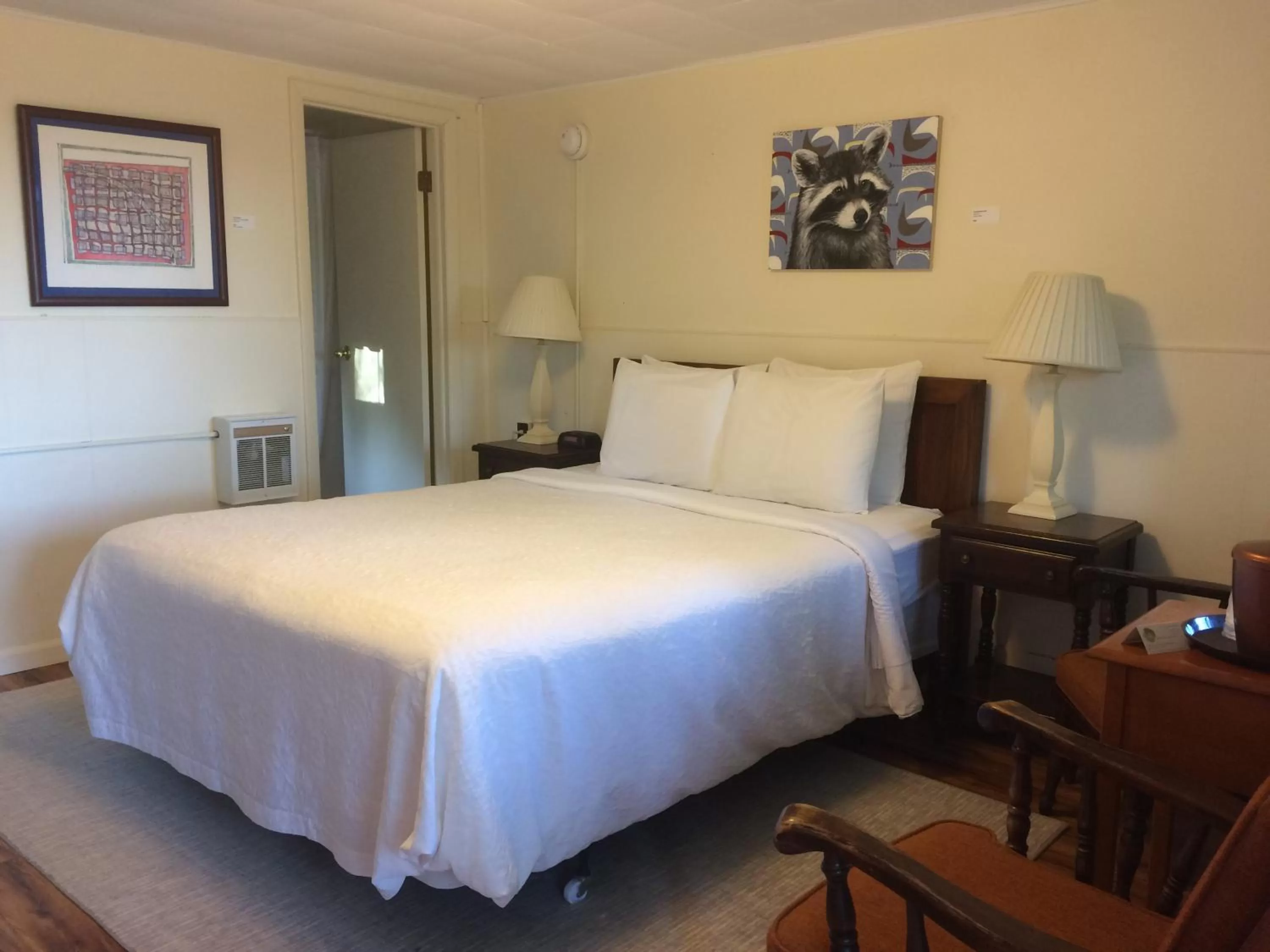 Bed in Harwood Hill Motel