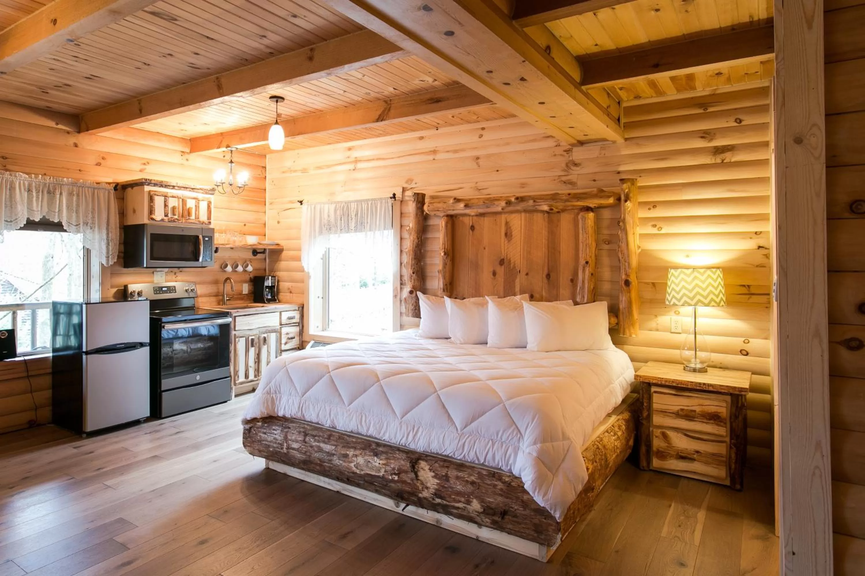 Photo of the whole room, Bed in Coblentz Country Lodge by Amish Country Lodging