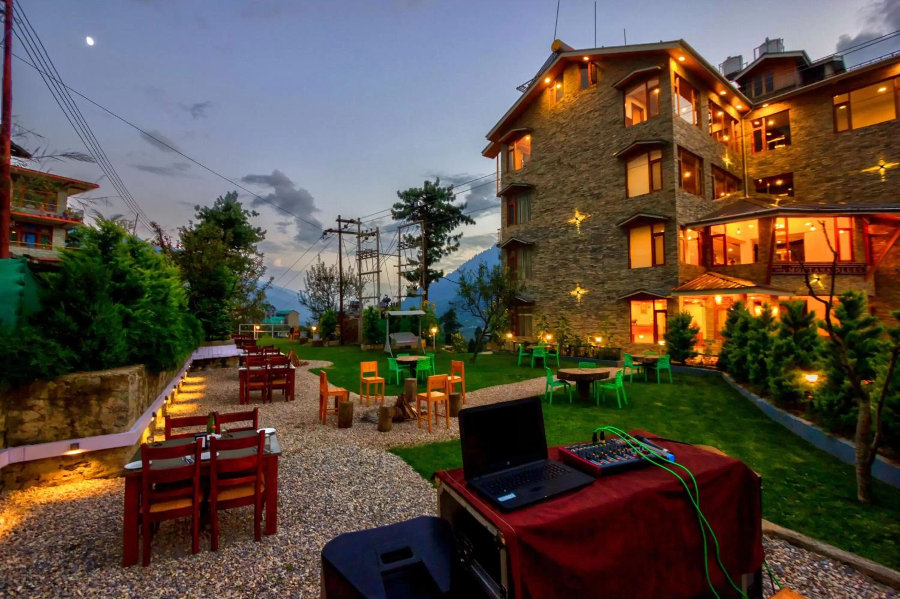 Night in Snow City's Montana Blues Resort Manali - Heated & Air-Cooled Stay