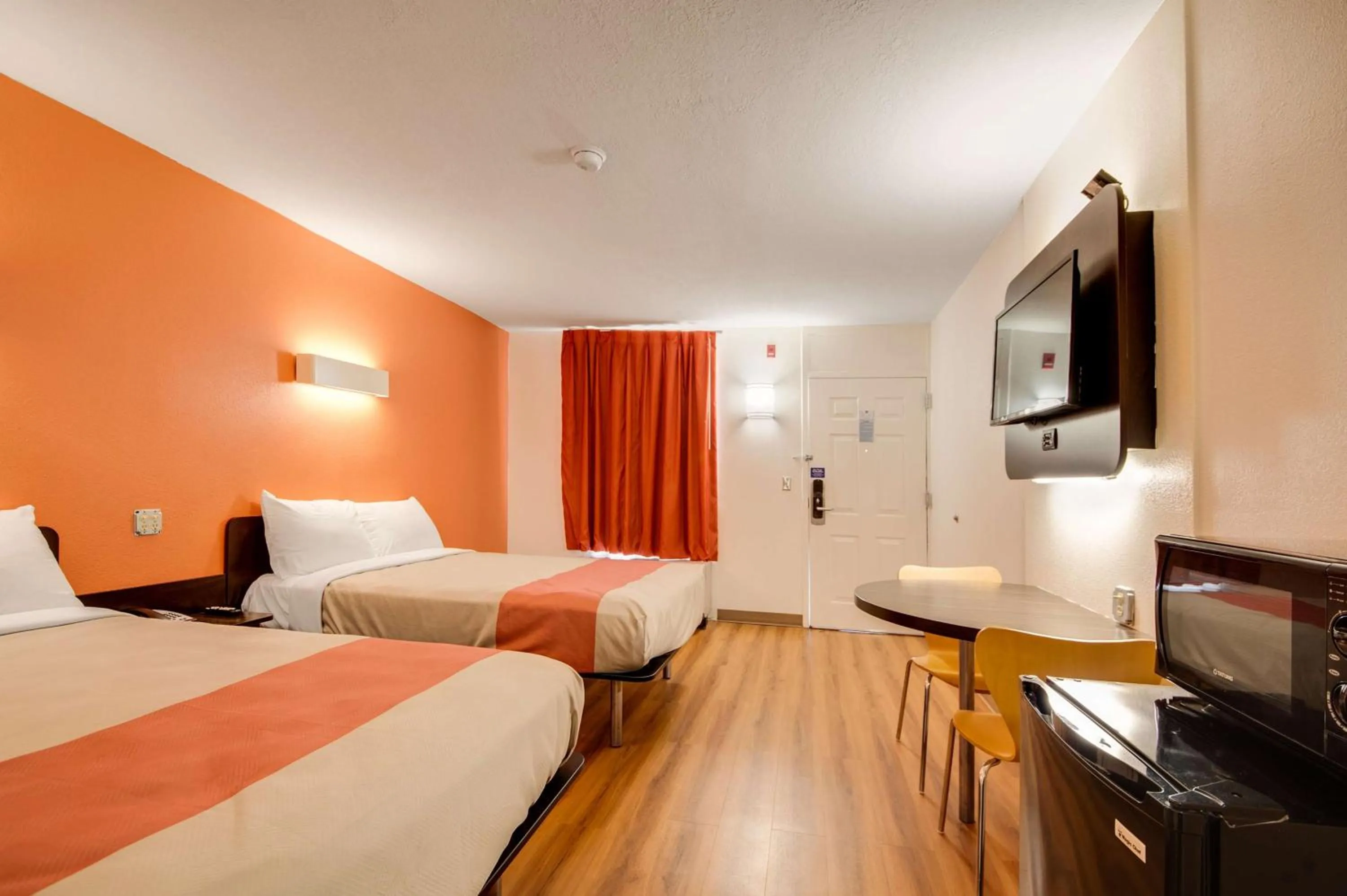 TV and multimedia, Bed in Motel 6-Jennings, LA