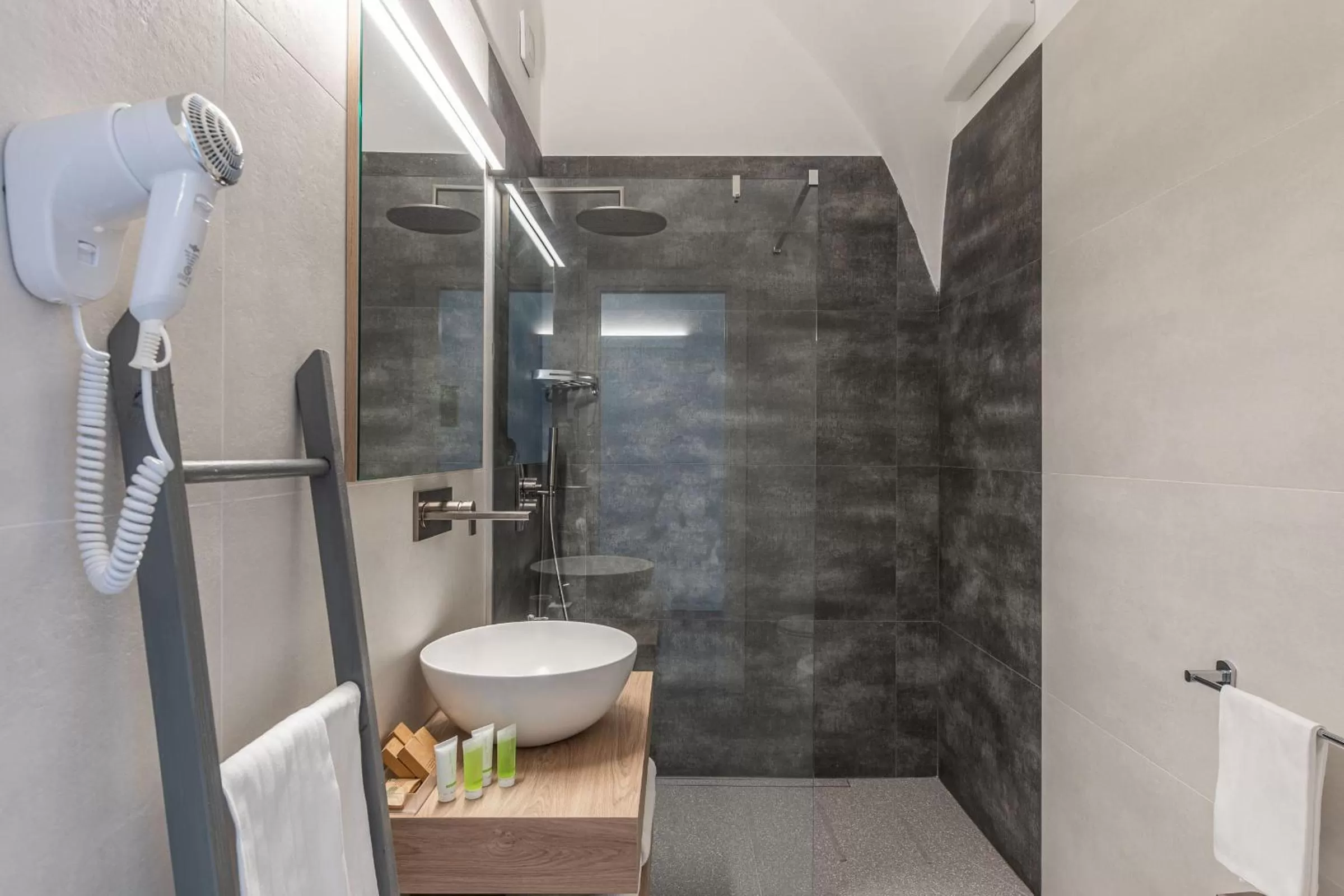Shower, Bathroom in Dimora dei Celestini