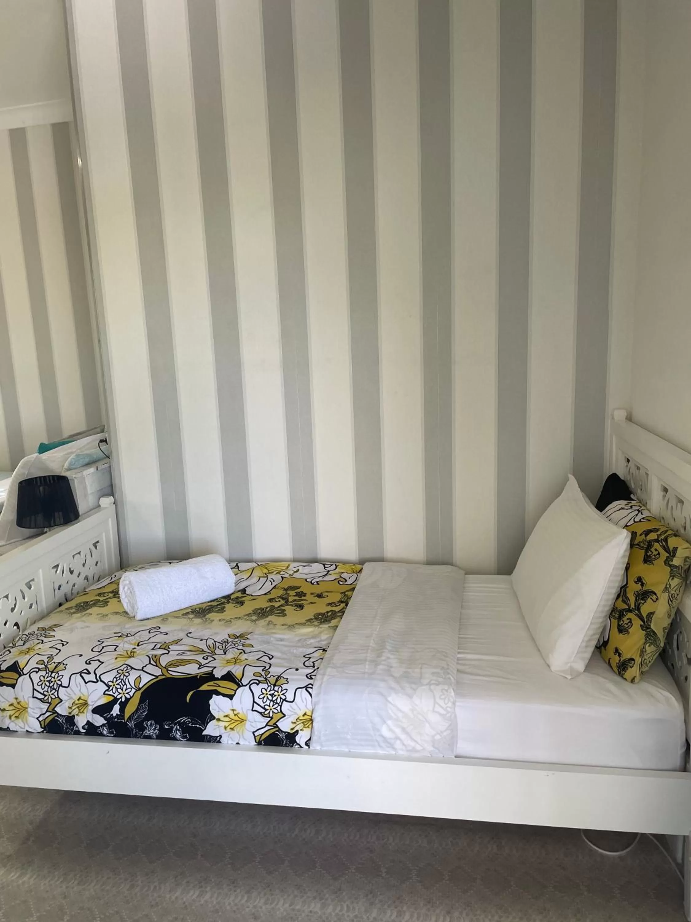 Bed in Coral Inn Boutique Motel