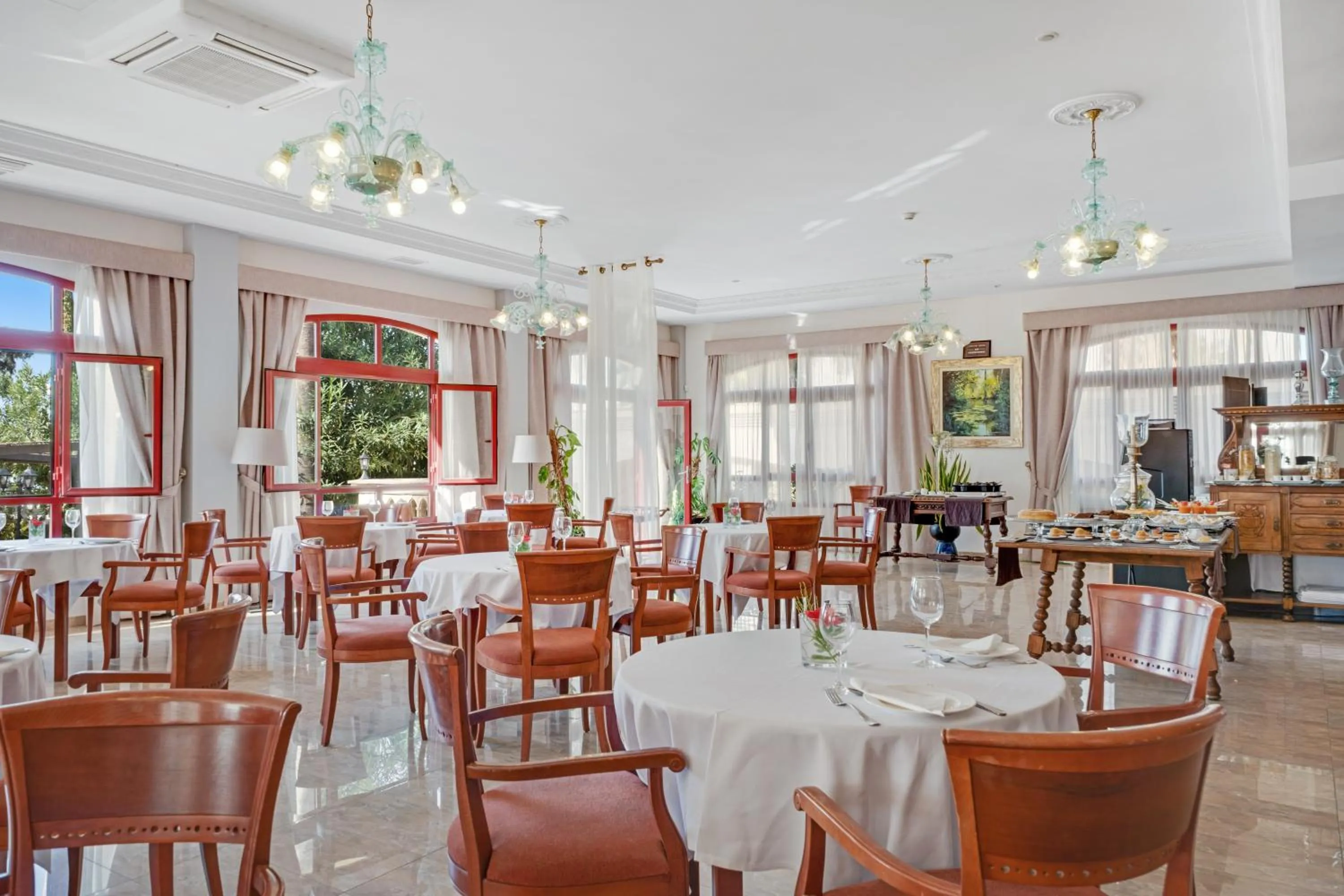 Restaurant/places to eat in Hotel Ciutat Jardi