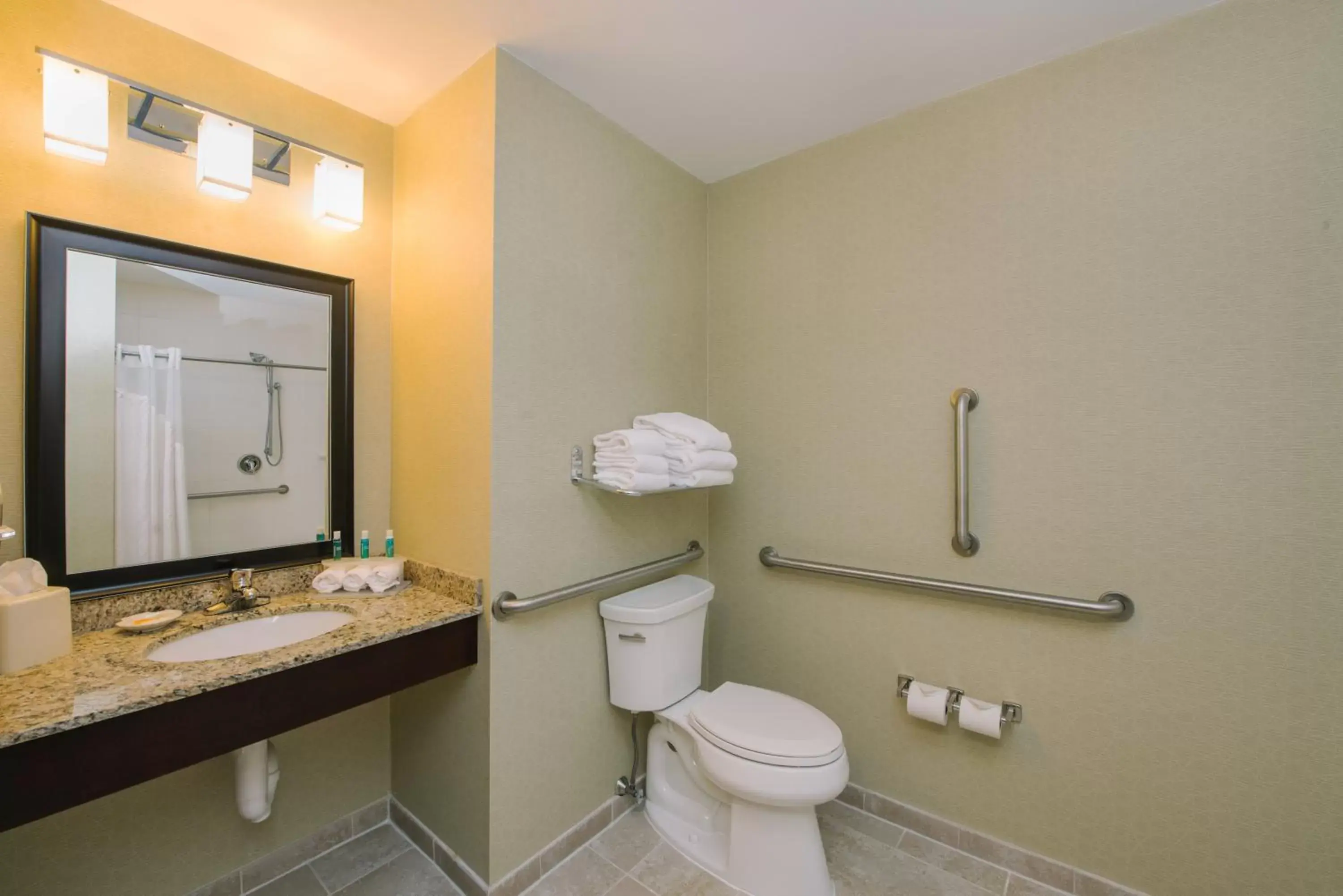 Queen Suite - Disability Access in Holiday Inn Express and Suites Merrimack by IHG Queen Suite - Disability Access in Holiday Inn Express and Suites Merrimack by IHG