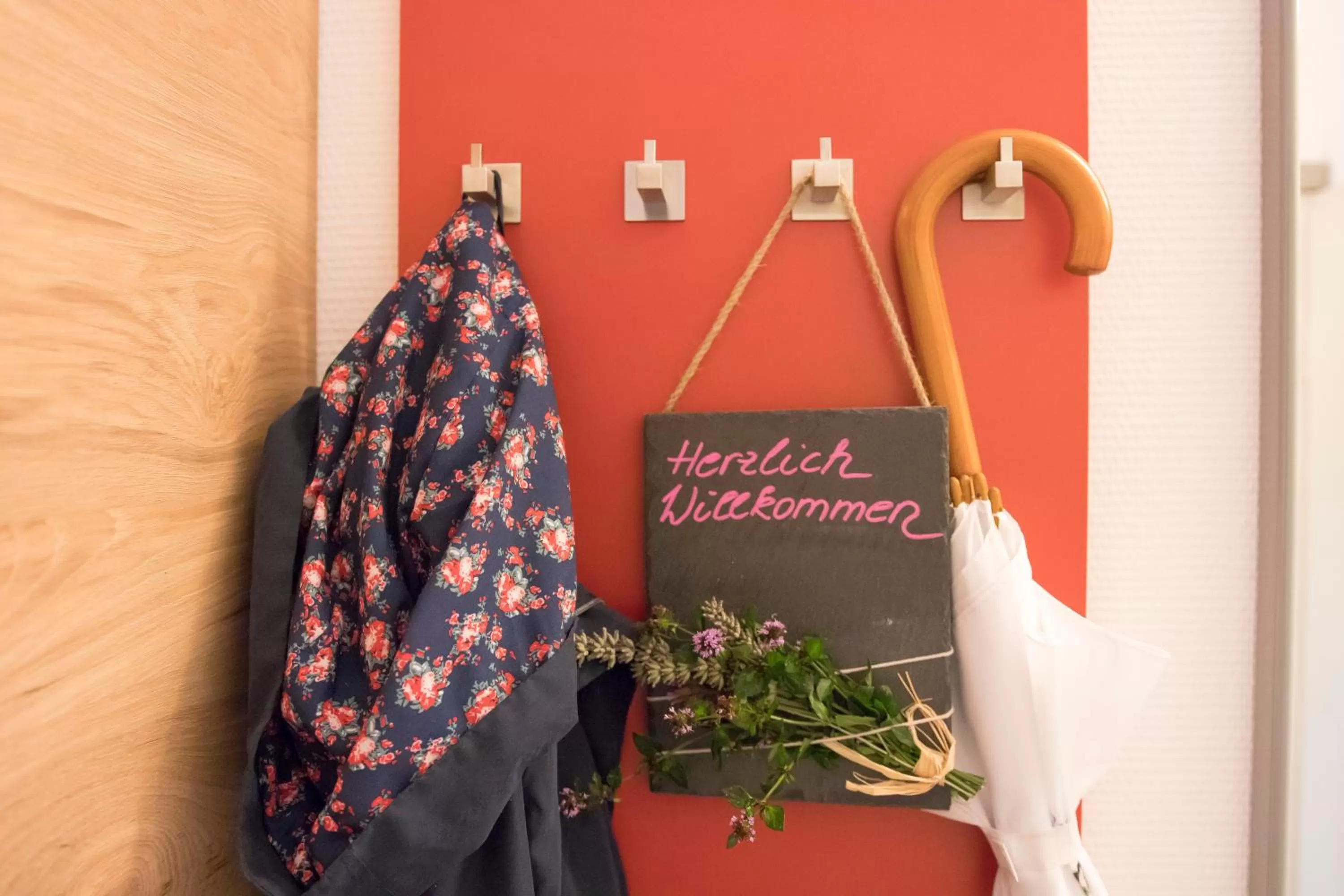 Decorative detail, Property Logo/Sign in Landhotel Kräuterbergl Kreischa