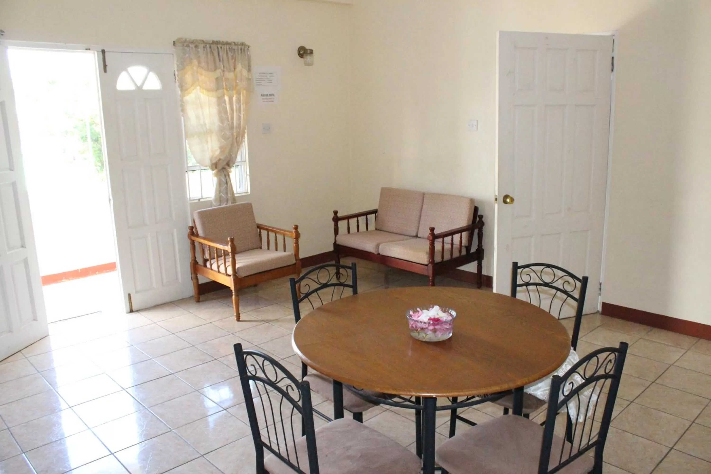 Seating area, Dining Area in The Relax Inn