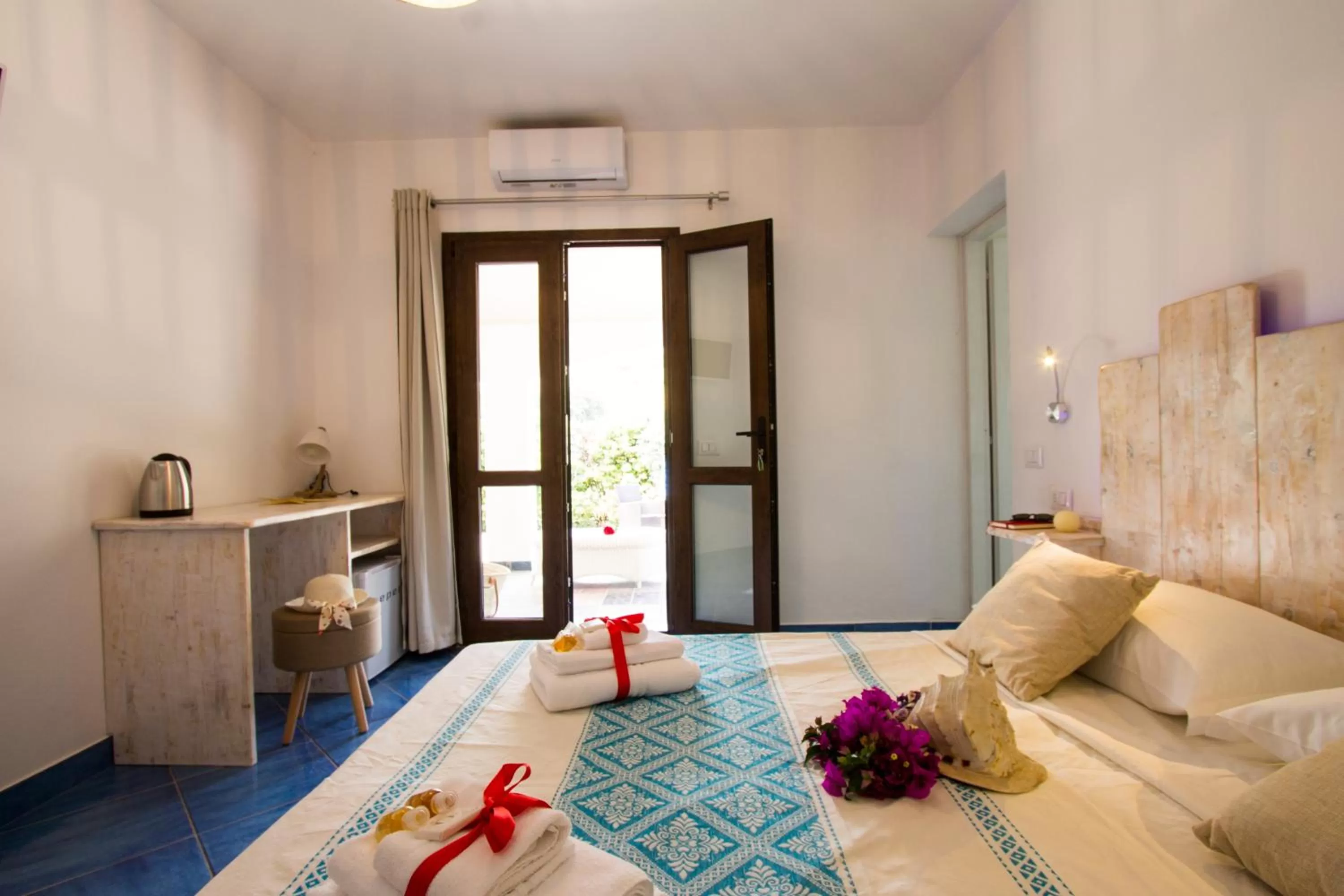 Bedroom, Bed in Suites Voce del Mare