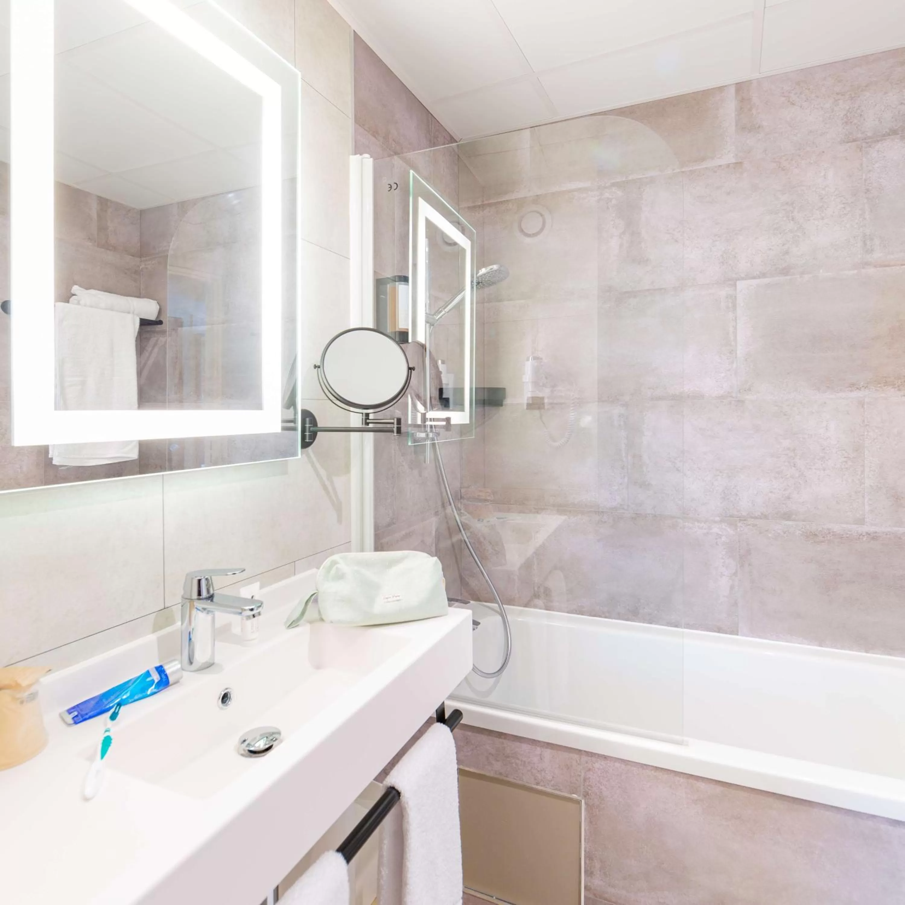 Bedroom in Best Western Mulhouse Salvator Centre