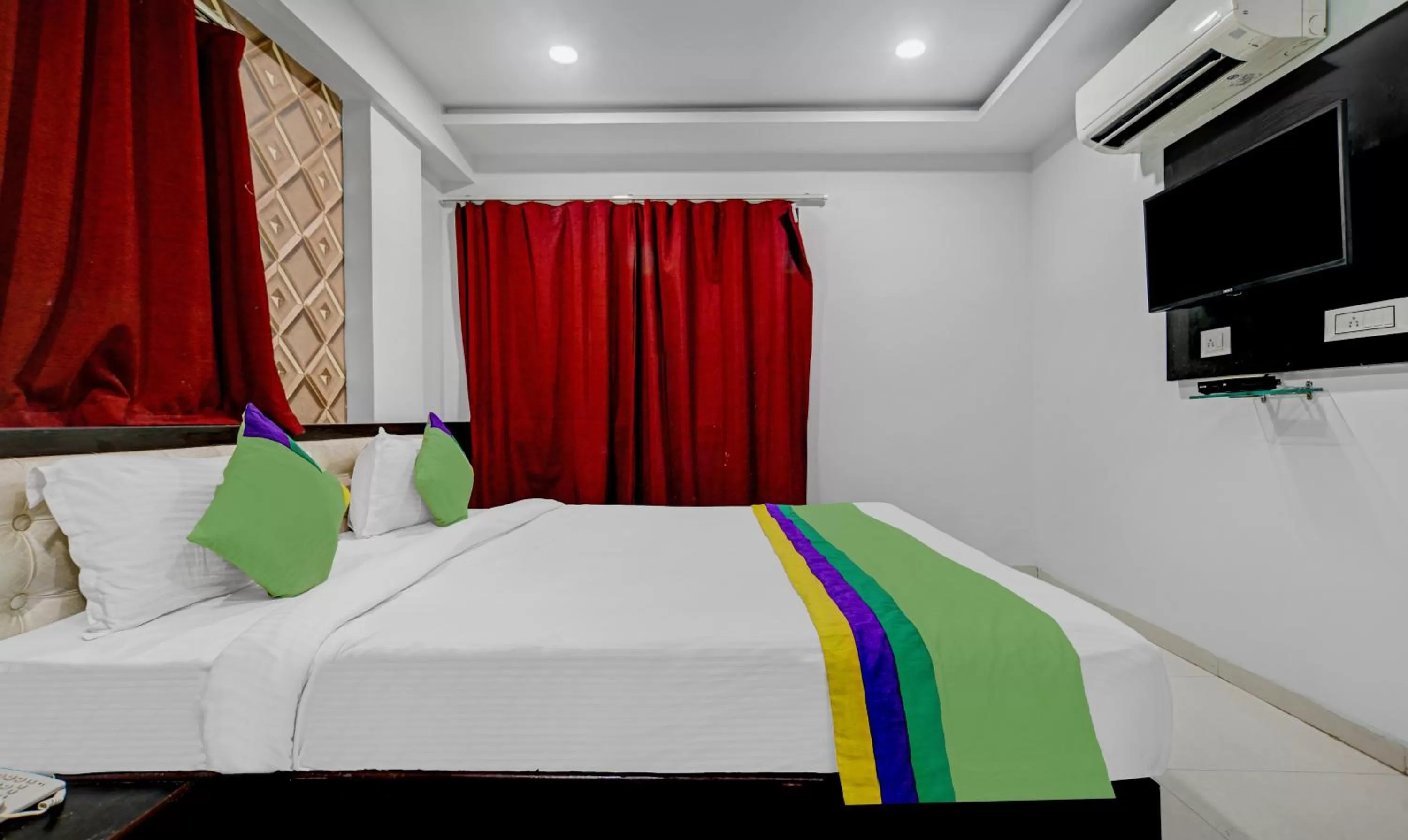 Bed in Treebo Trend A5